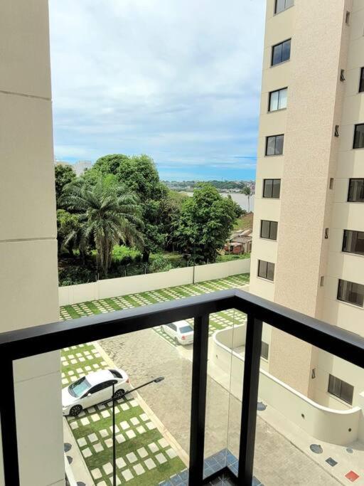 Apê em condomínio, com Piscina, ar condicionado, na melhor localização de Ilhéus