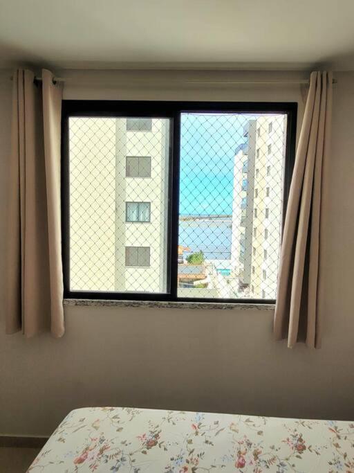 Apê em condomínio, com Piscina, ar condicionado, na melhor localização de Ilhéus