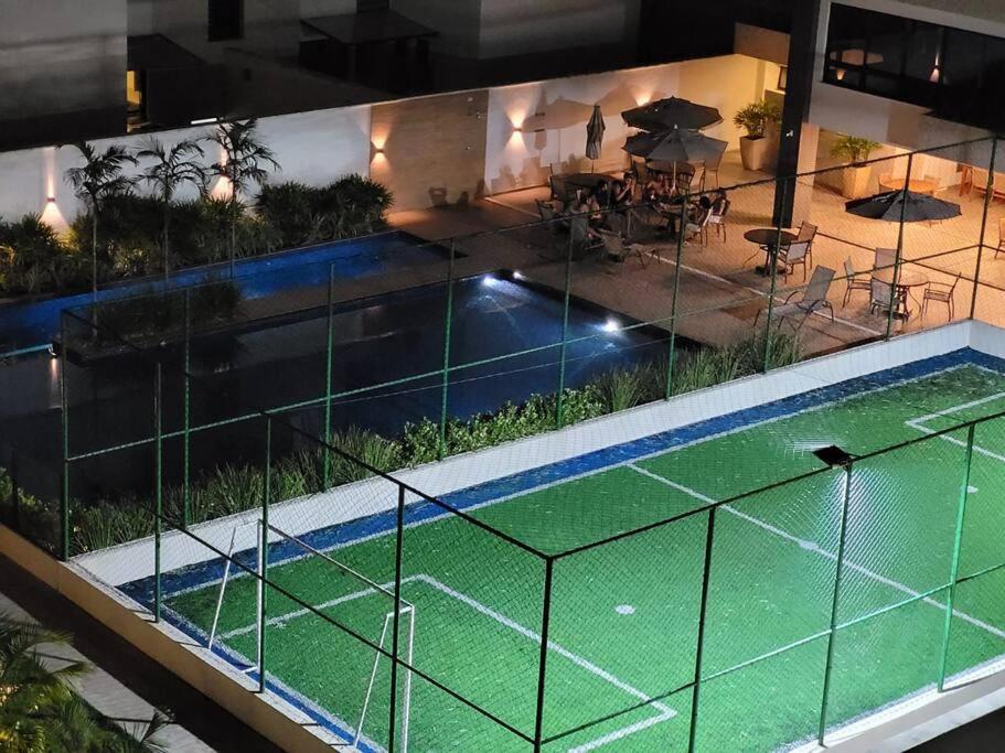 Apê em condomínio, com Piscina, ar condicionado, na melhor localização de Ilhéus