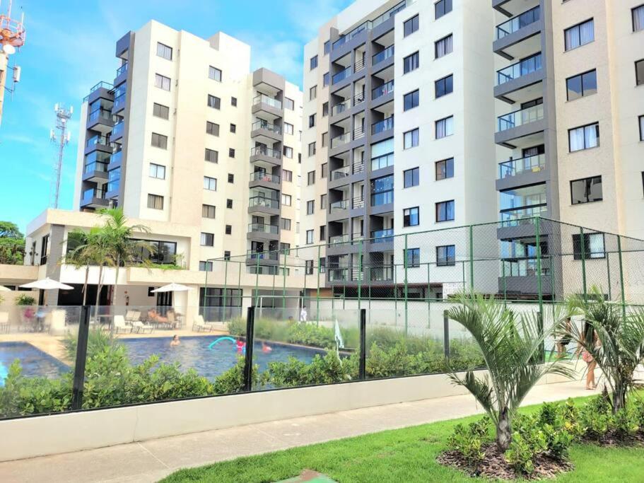 Apê em condomínio, com Piscina, ar condicionado, na melhor localização de Ilhéus