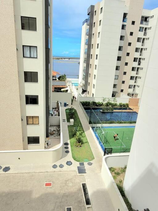 Apê em condomínio, com Piscina, ar condicionado, na melhor localização de Ilhéus