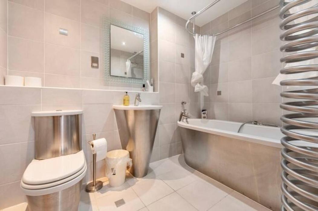 Cardiff city apartment 2 view 5
