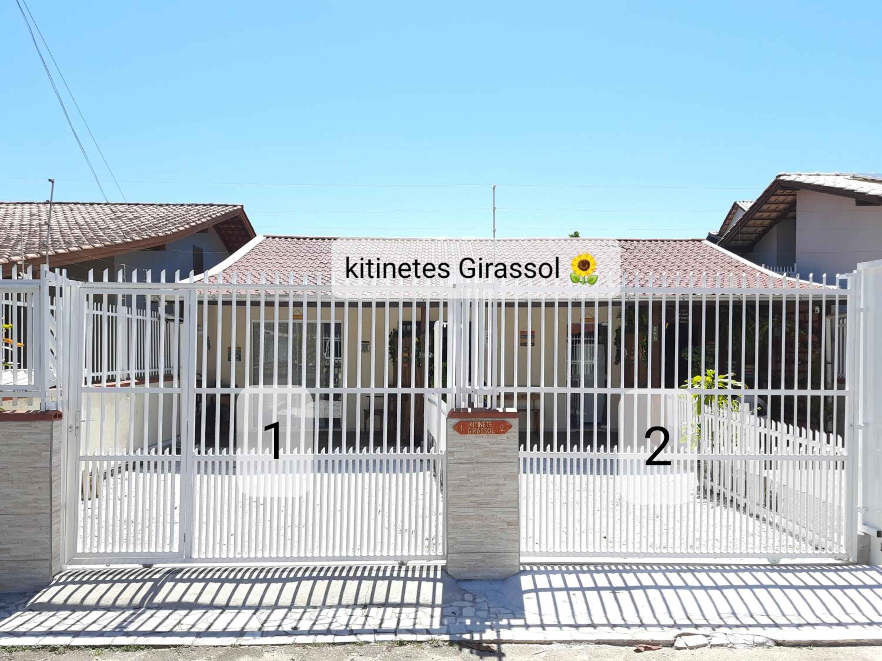 Kitinete Girassol 1 - Penha SC - Beto Carrero