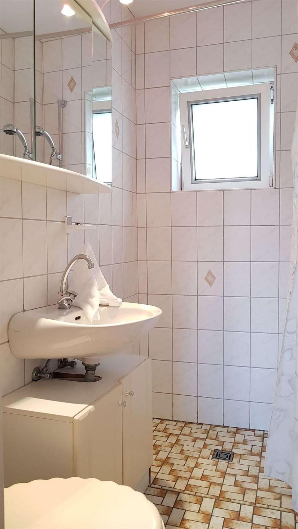 Ferienwohnung-Marion en Böhl — bathroom