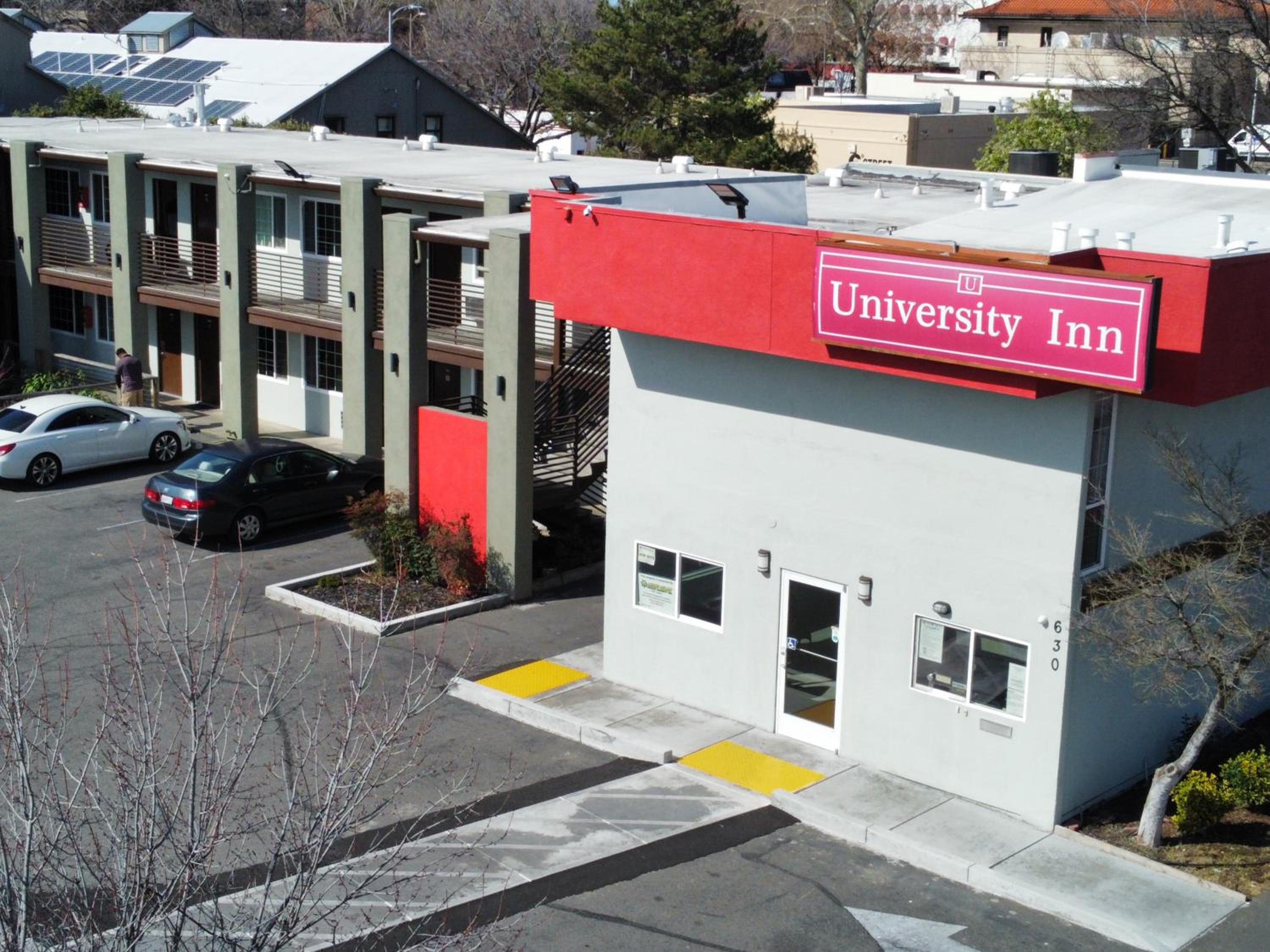 Willows Vacations - University Inn Chico - Property Image 1