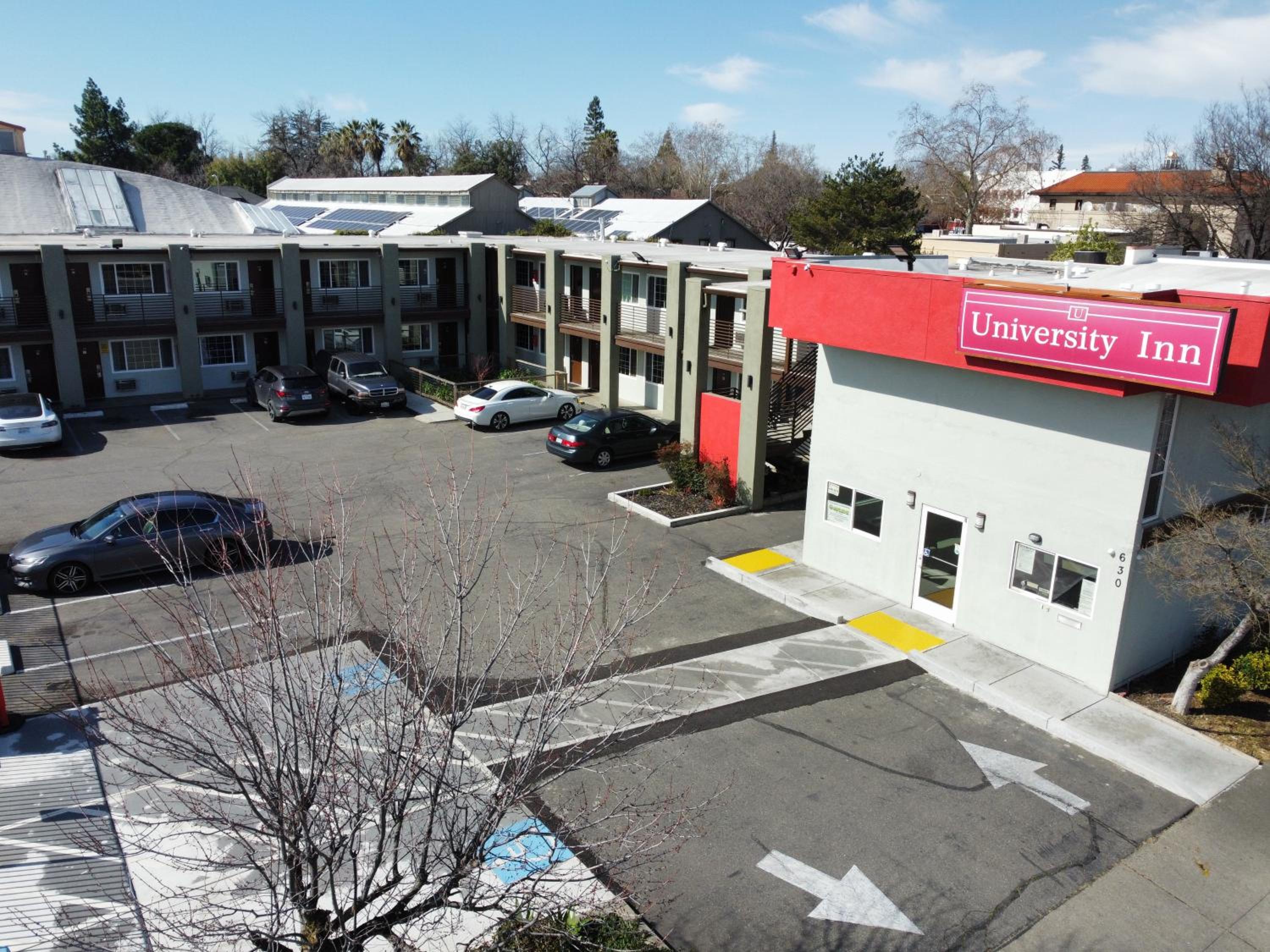 Chico Vacations - University Inn Chico - Property Image 9