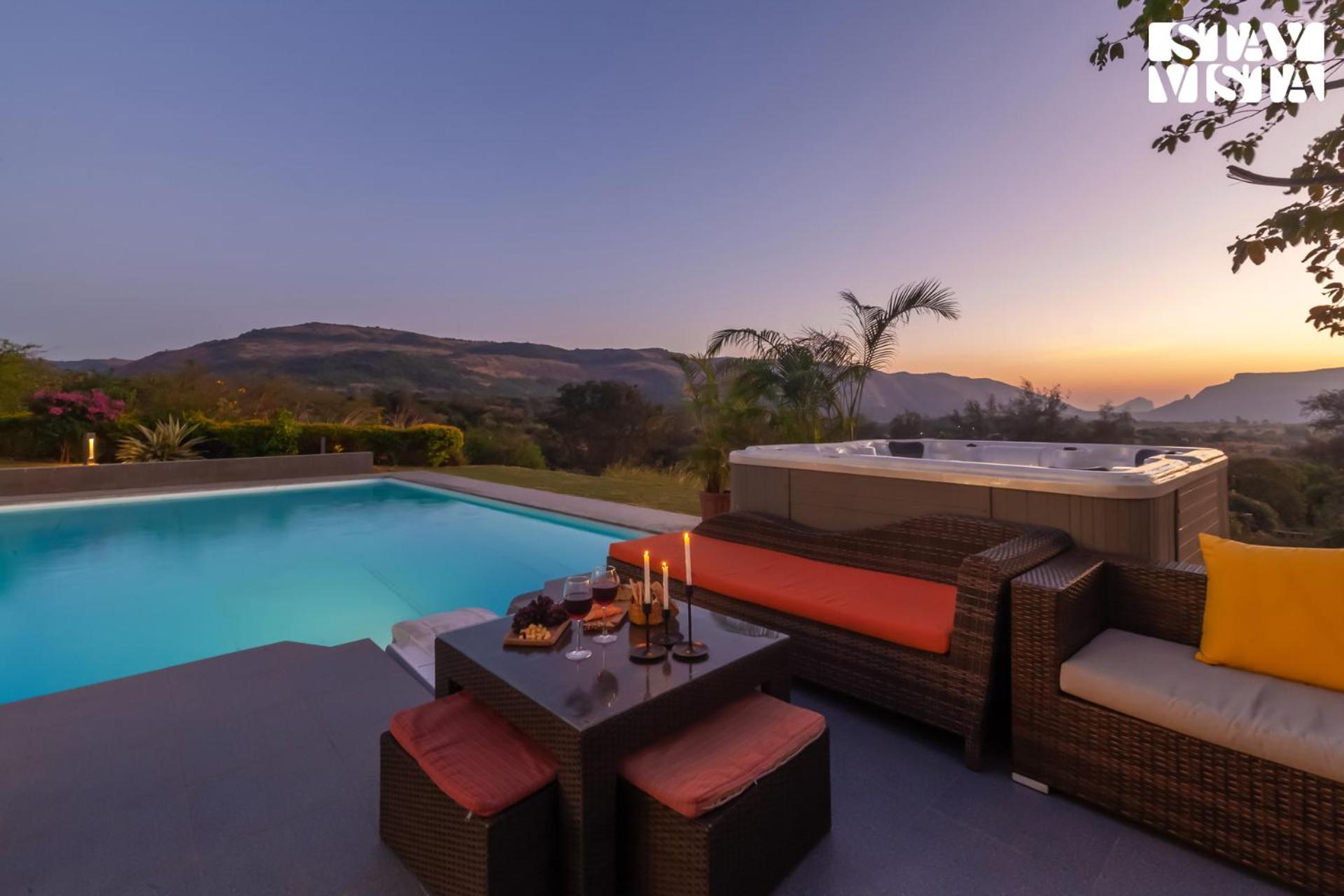 StayVista's The Estate - Luxury Living - Kusur - Mountain-View Villa with Private Pool, Outdoor Jacuzzi & Indoor-Outdoor Activities