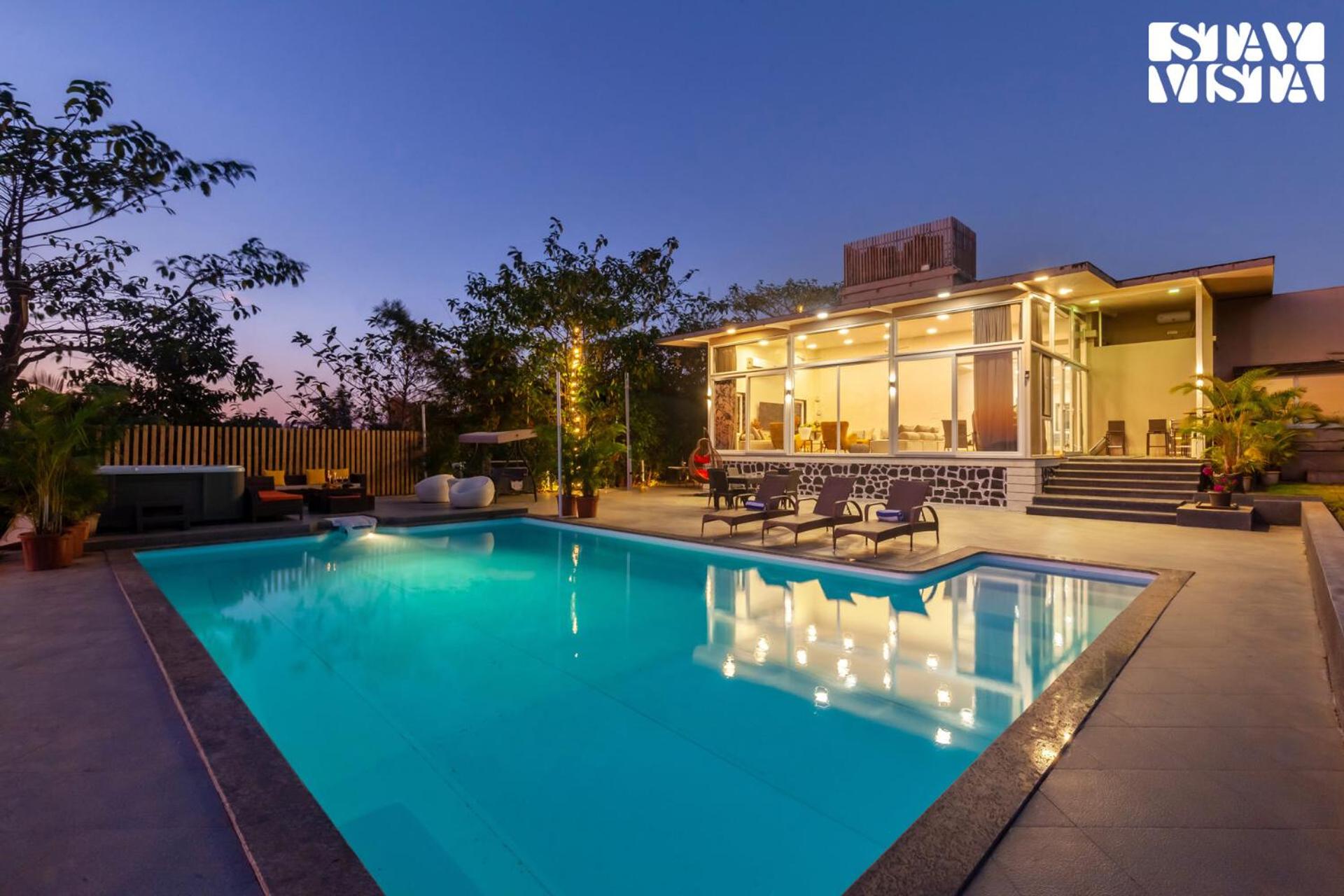 StayVista's The Estate - Luxury Living - Kusur - Mountain-View Villa with Private Pool, Outdoor Jacuzzi & Indoor-Outdoor Activities