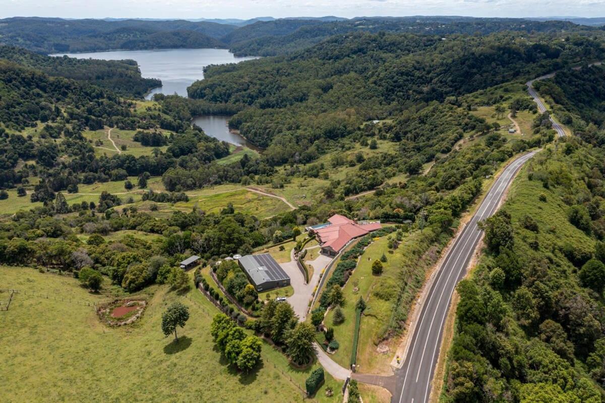 New Tranquil Hinterland Retreat Stunning Views