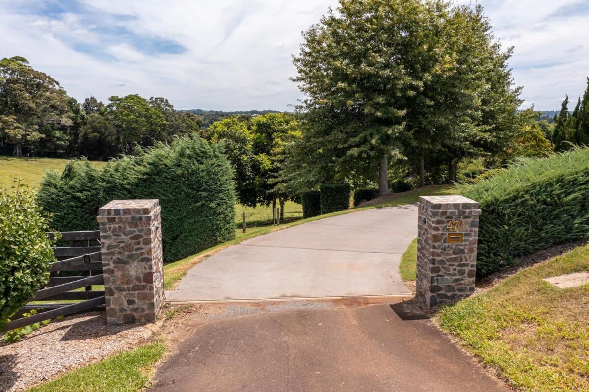 New Tranquil Hinterland Retreat Stunning Views