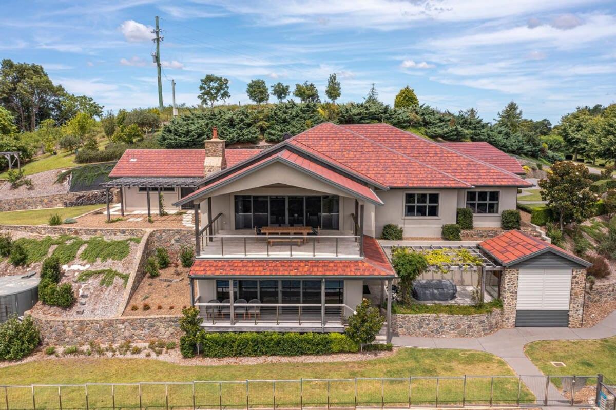 New Tranquil Hinterland Retreat Stunning Views