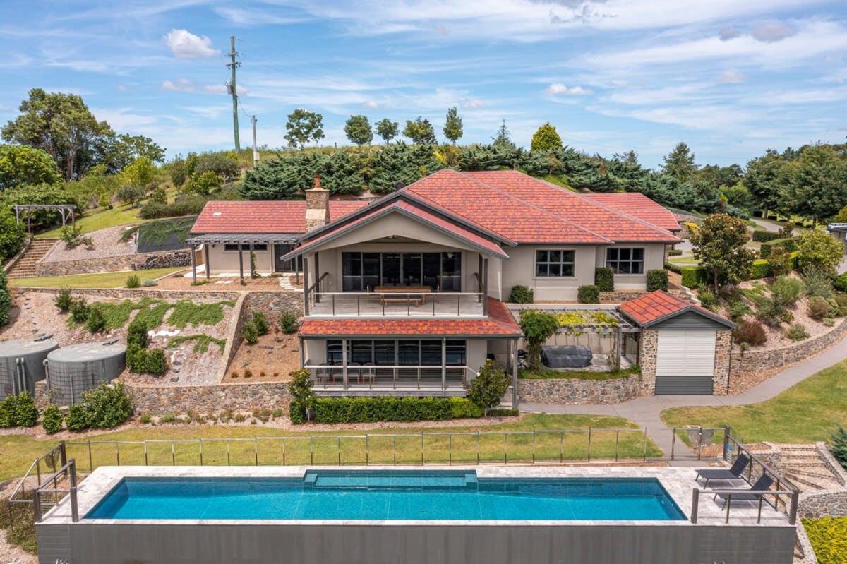 New Tranquil Hinterland Retreat Stunning Views