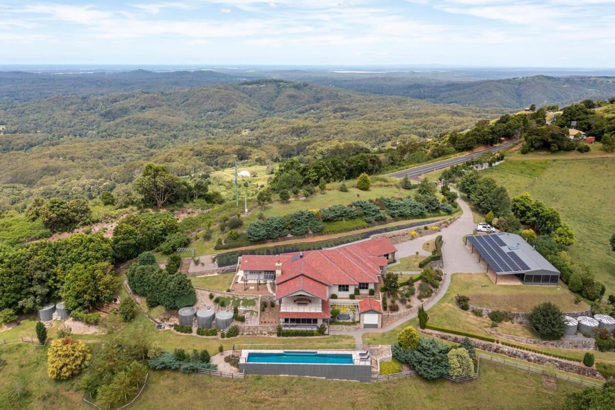 New Tranquil Hinterland Retreat Stunning Views