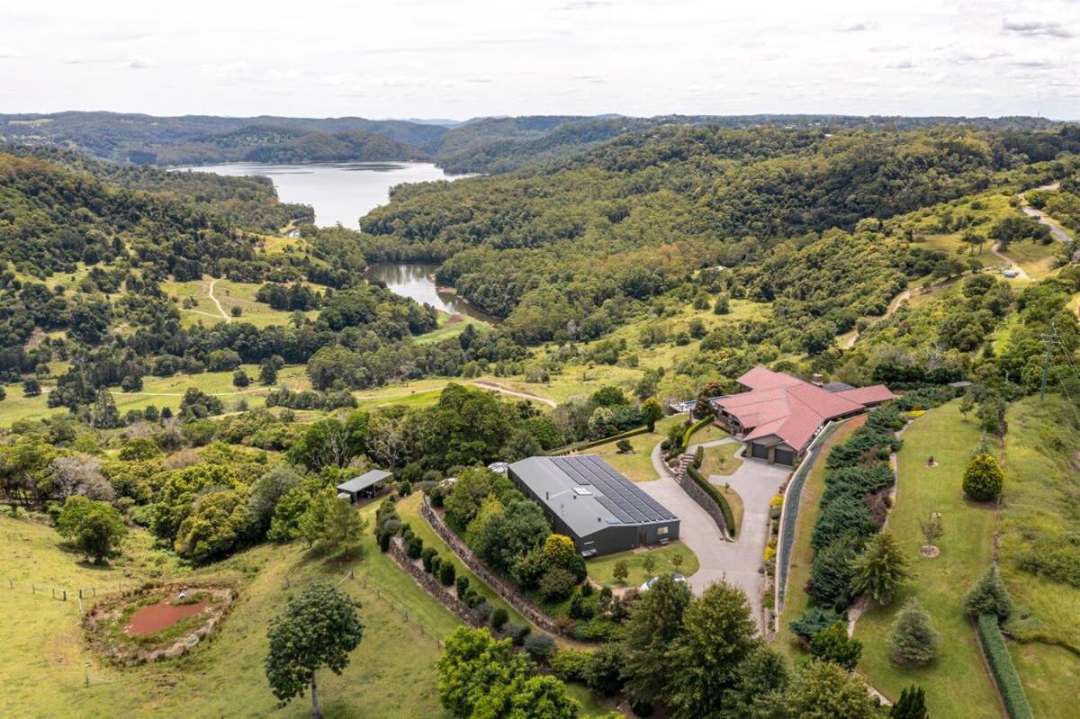 New Tranquil Hinterland Retreat Stunning Views