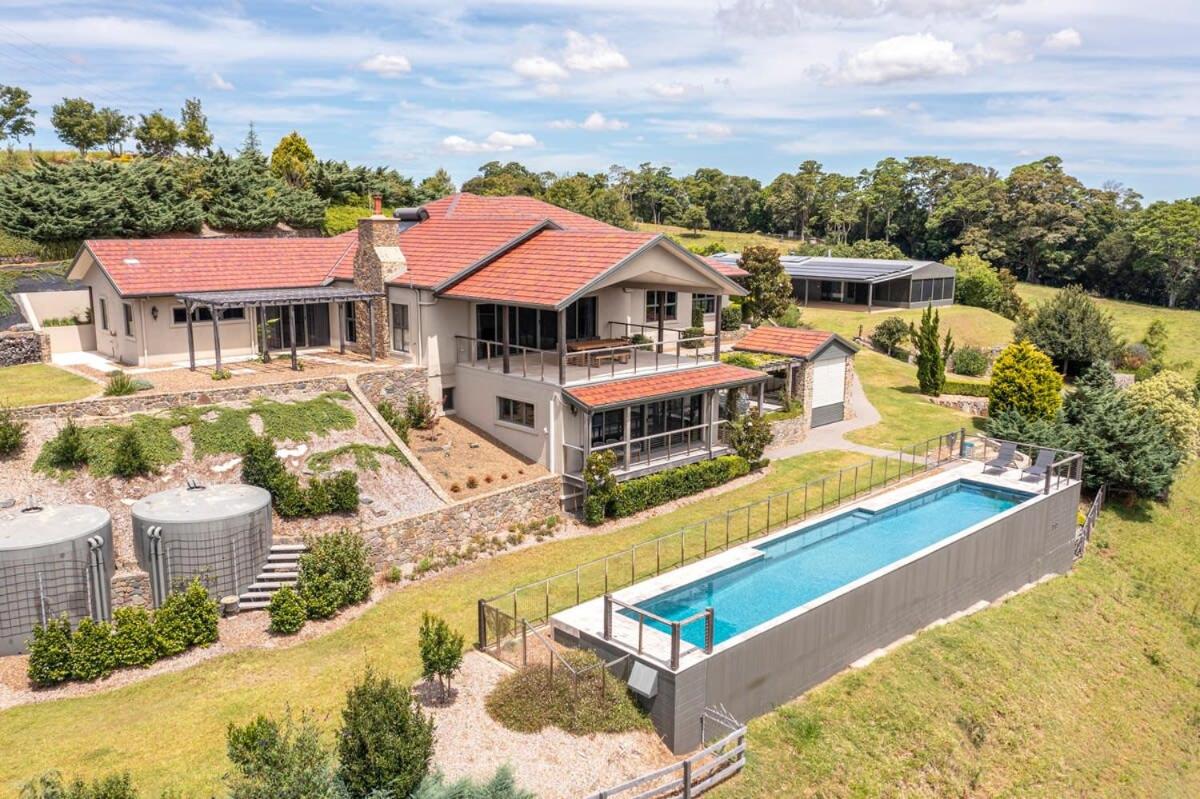 New Tranquil Hinterland Retreat Stunning Views