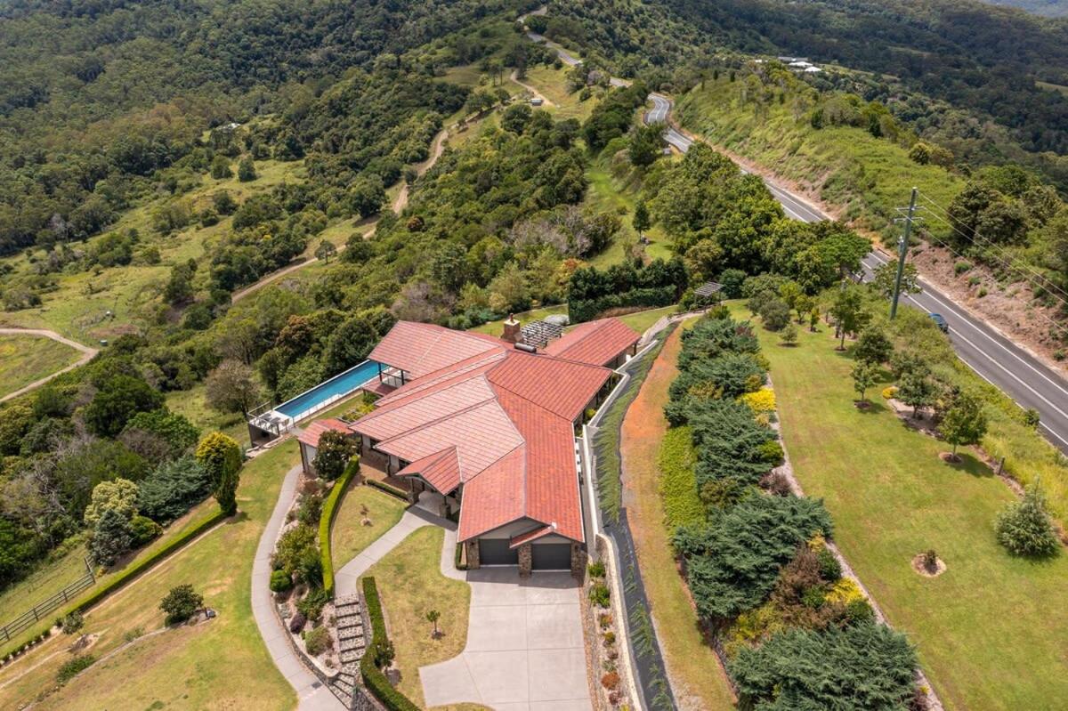 New Tranquil Hinterland Retreat Stunning Views