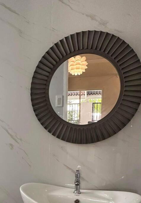 Japandi Home A - Fully Aircon, WIFI, Hot shower, 24hGuard, Center, near Malls view 4