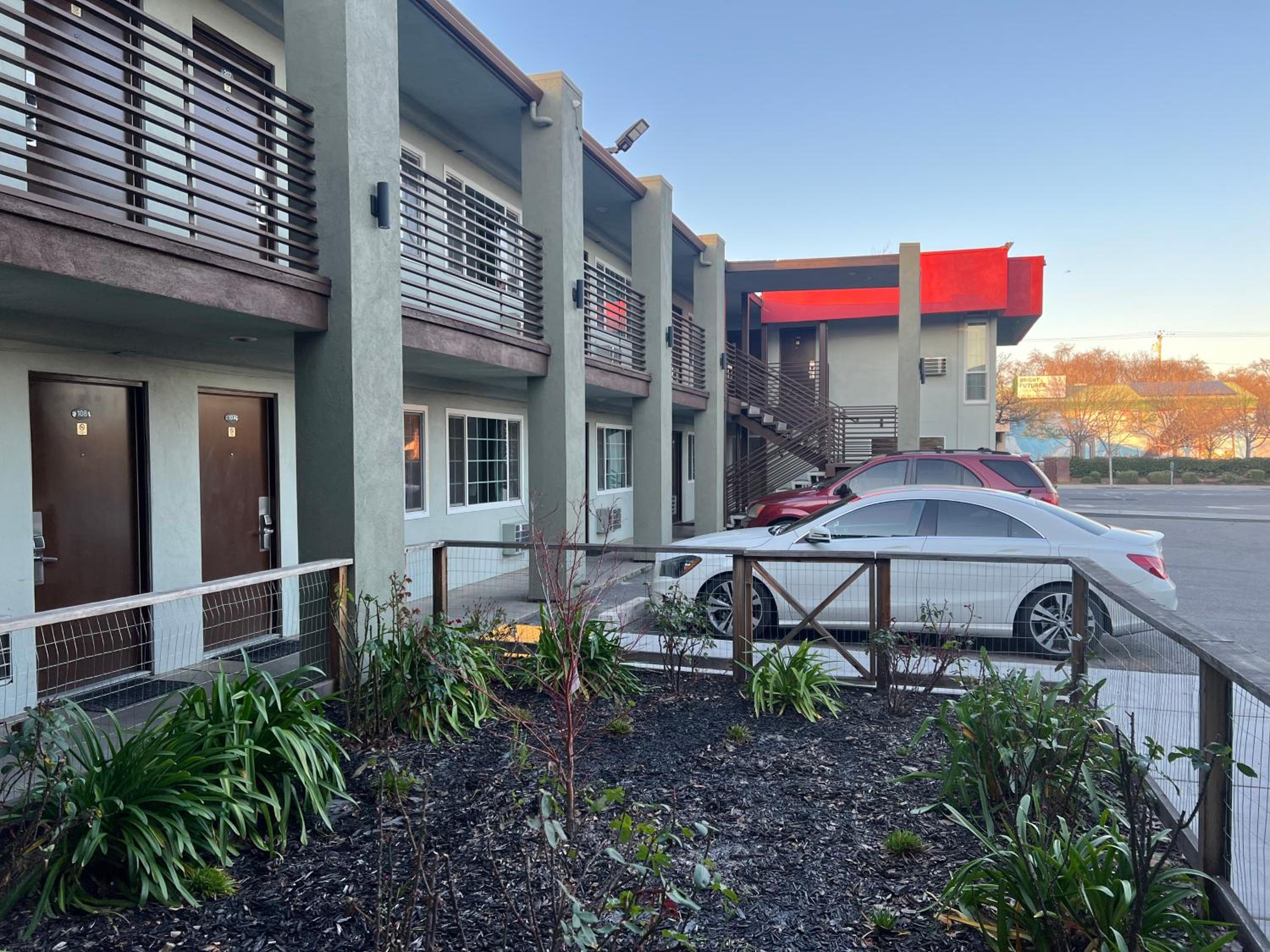 Chico Vacations - University Inn Chico - Property Image 6