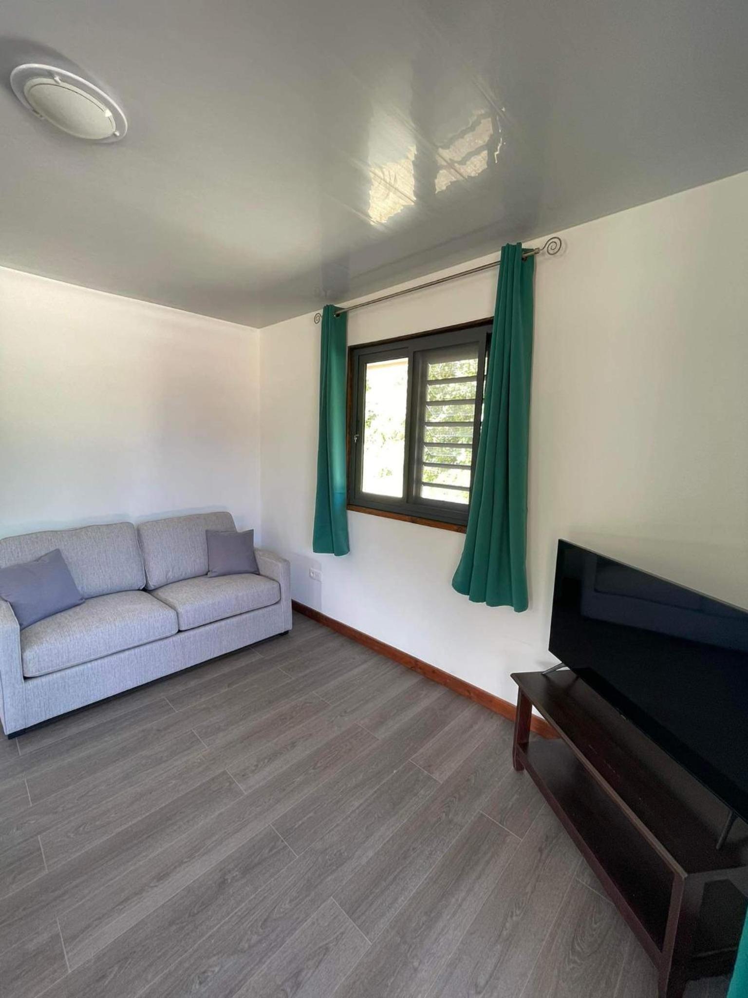 Parea Lodge Huahine BUNGALOW F2 #Miti view 3
