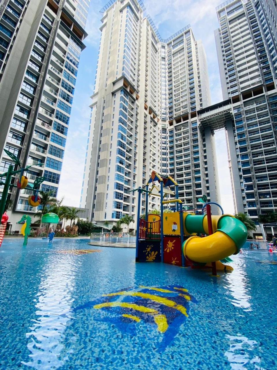 LuxuryFamilySuite6-9Pax-JonkerStreet-CityTown view 3