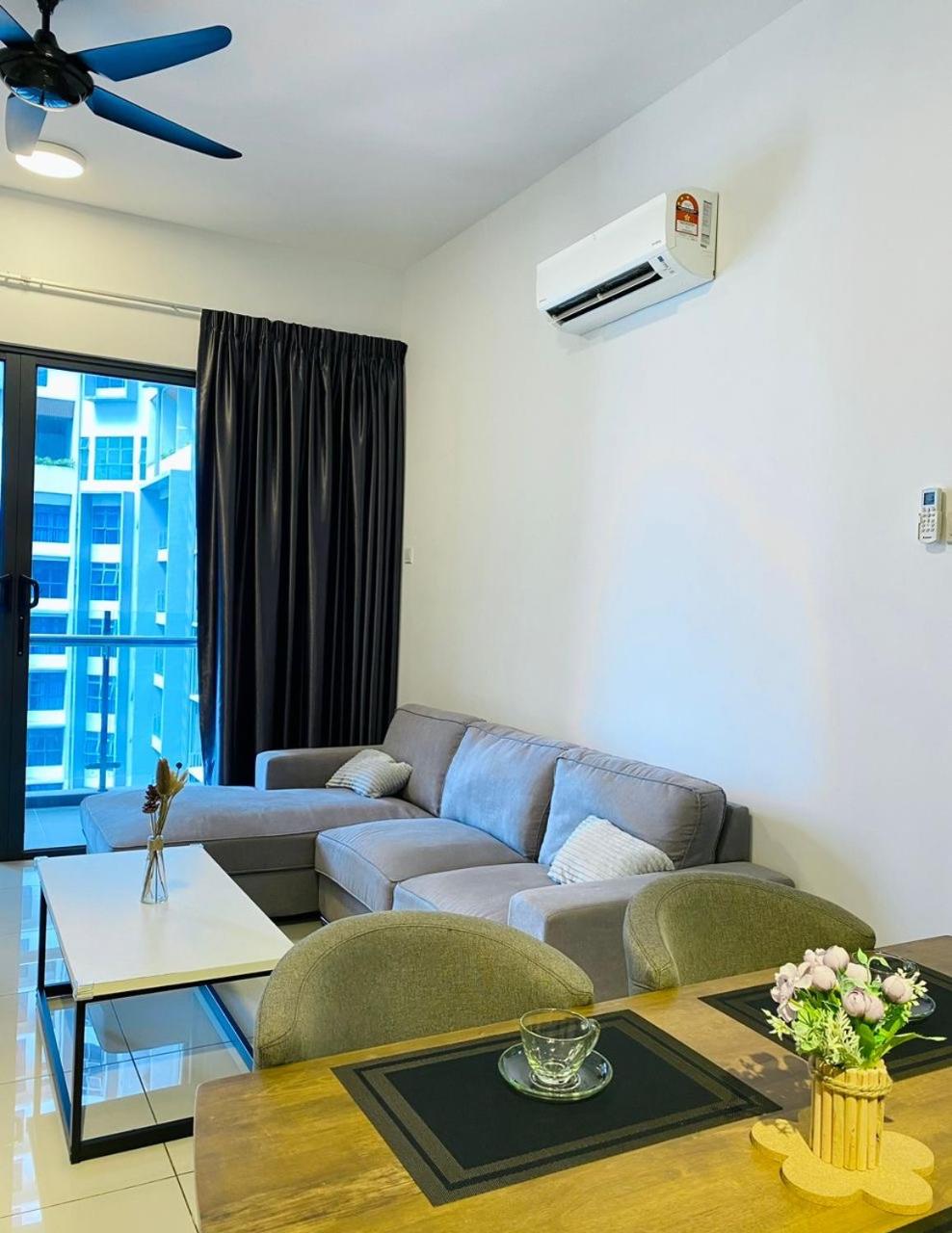LuxuryFamilySuite6-9Pax-JonkerStreet-CityTown view 4