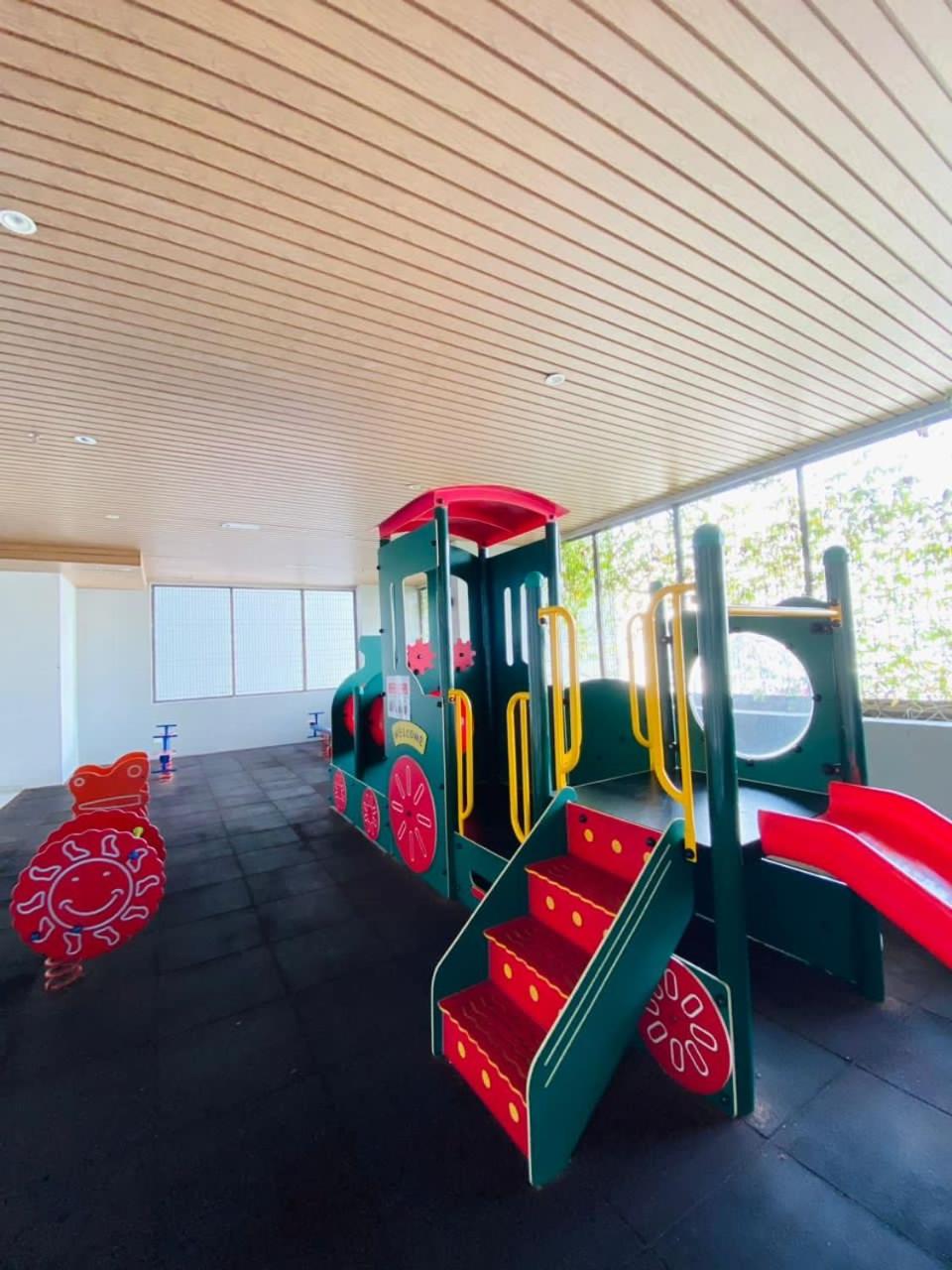 LuxuryFamilySuite6-9Pax-JonkerStreet-CityTown view 5