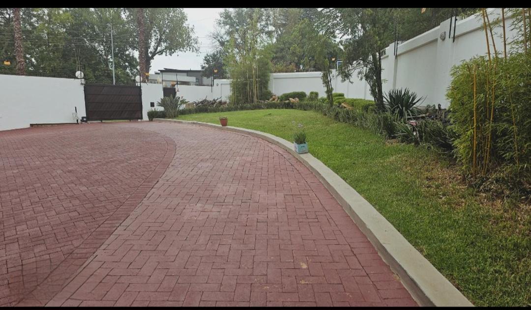 Bryanston Guest Cottage