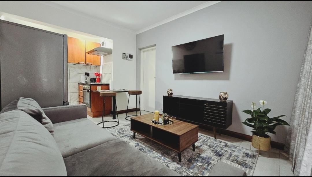 Bryanston Guest Cottage
