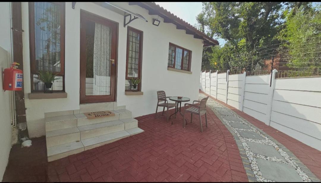 Bryanston Guest Cottage