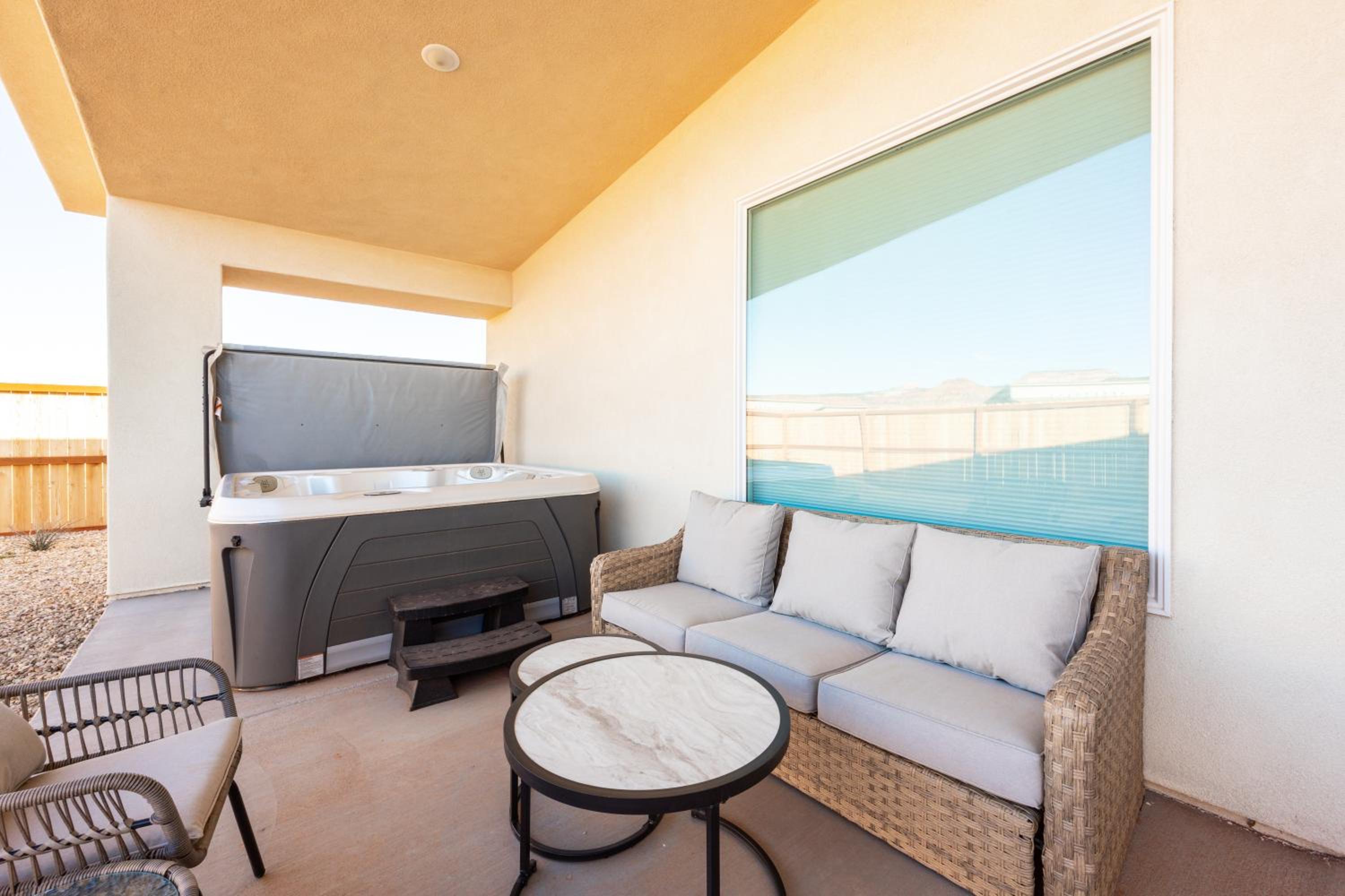 Tranquil luxury with desert majesty view 4