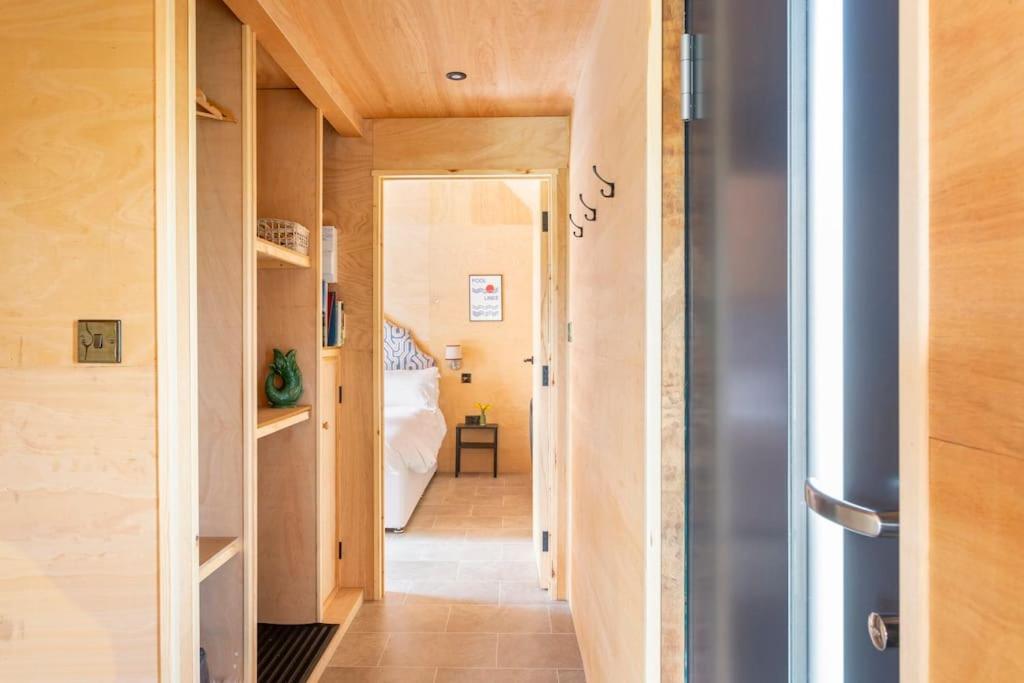 Cabin with a spectacular outlook view 4