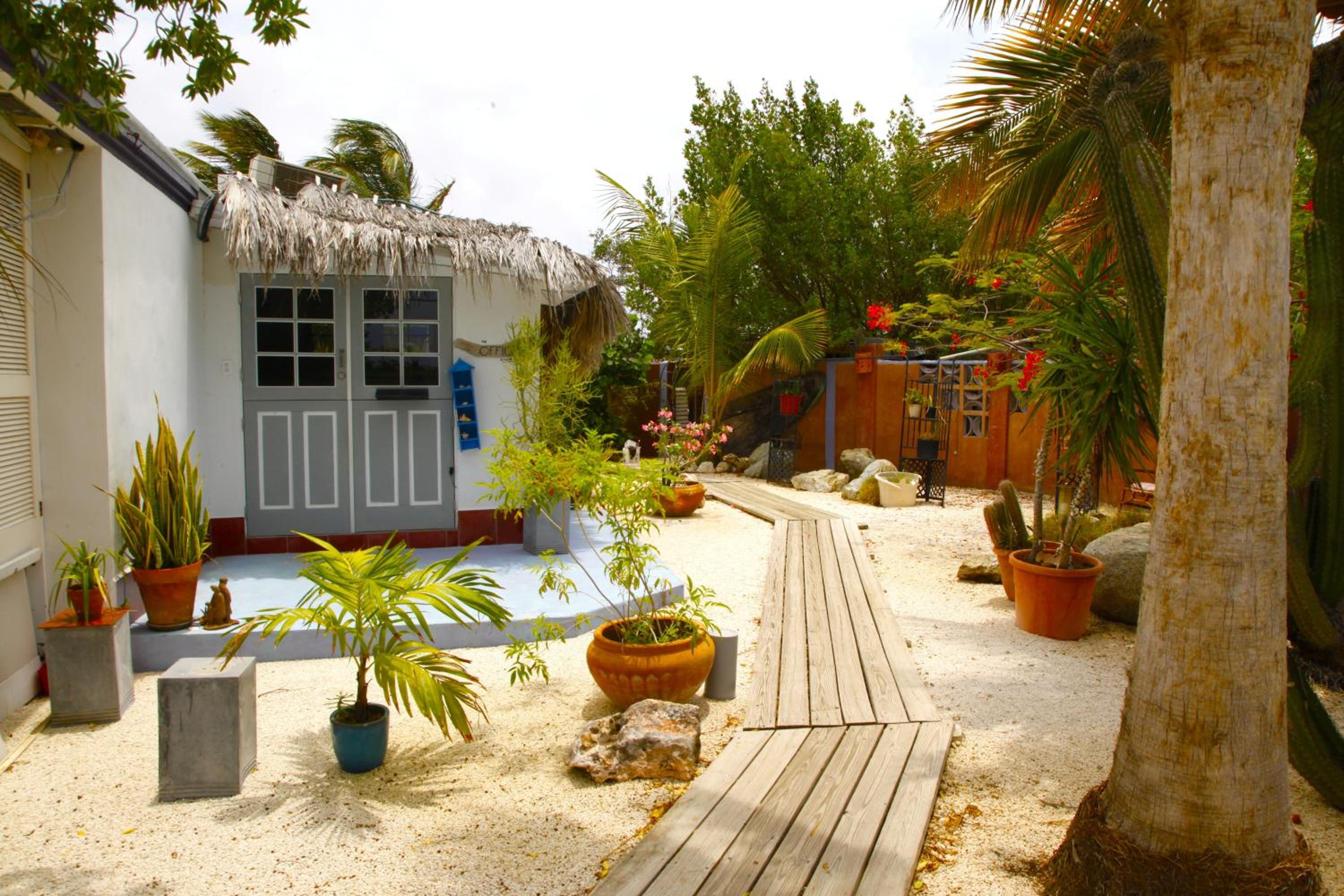 Beach House Aruba Apartments