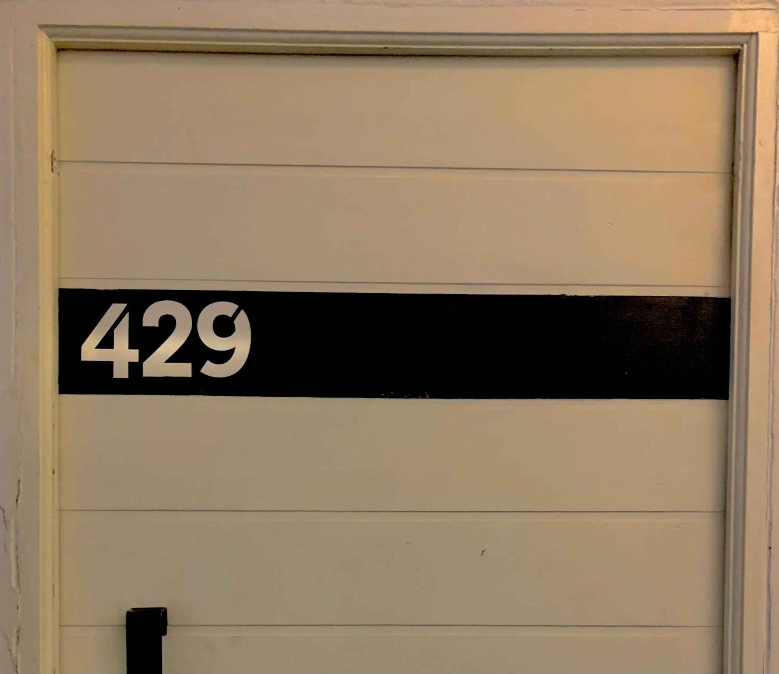 Sun's spacious apartment