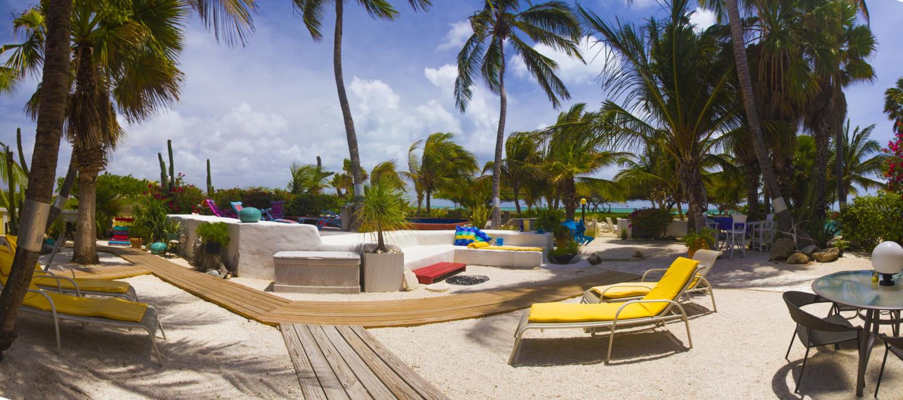 Beach House Aruba Apartments