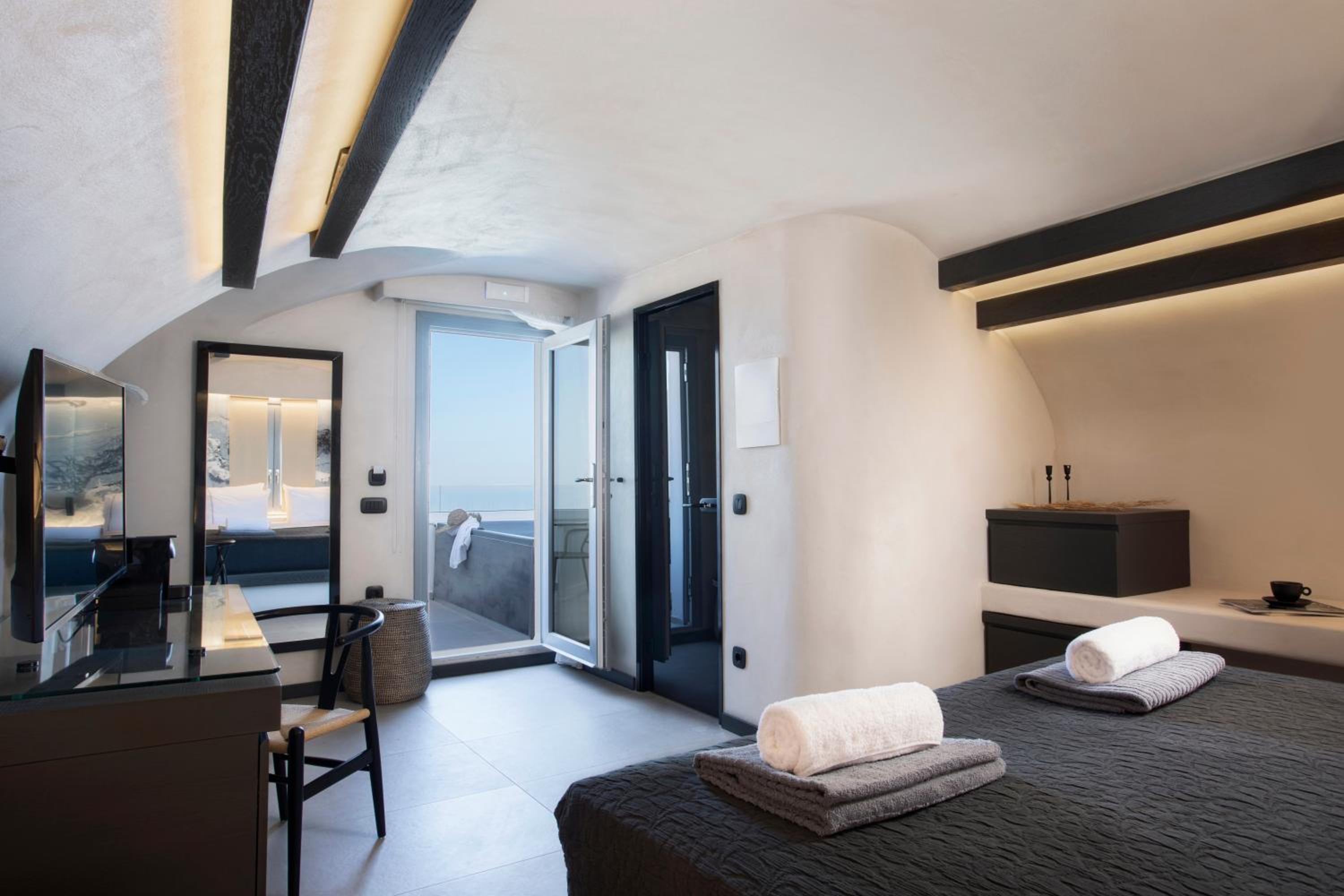 ArmonOia Suites
