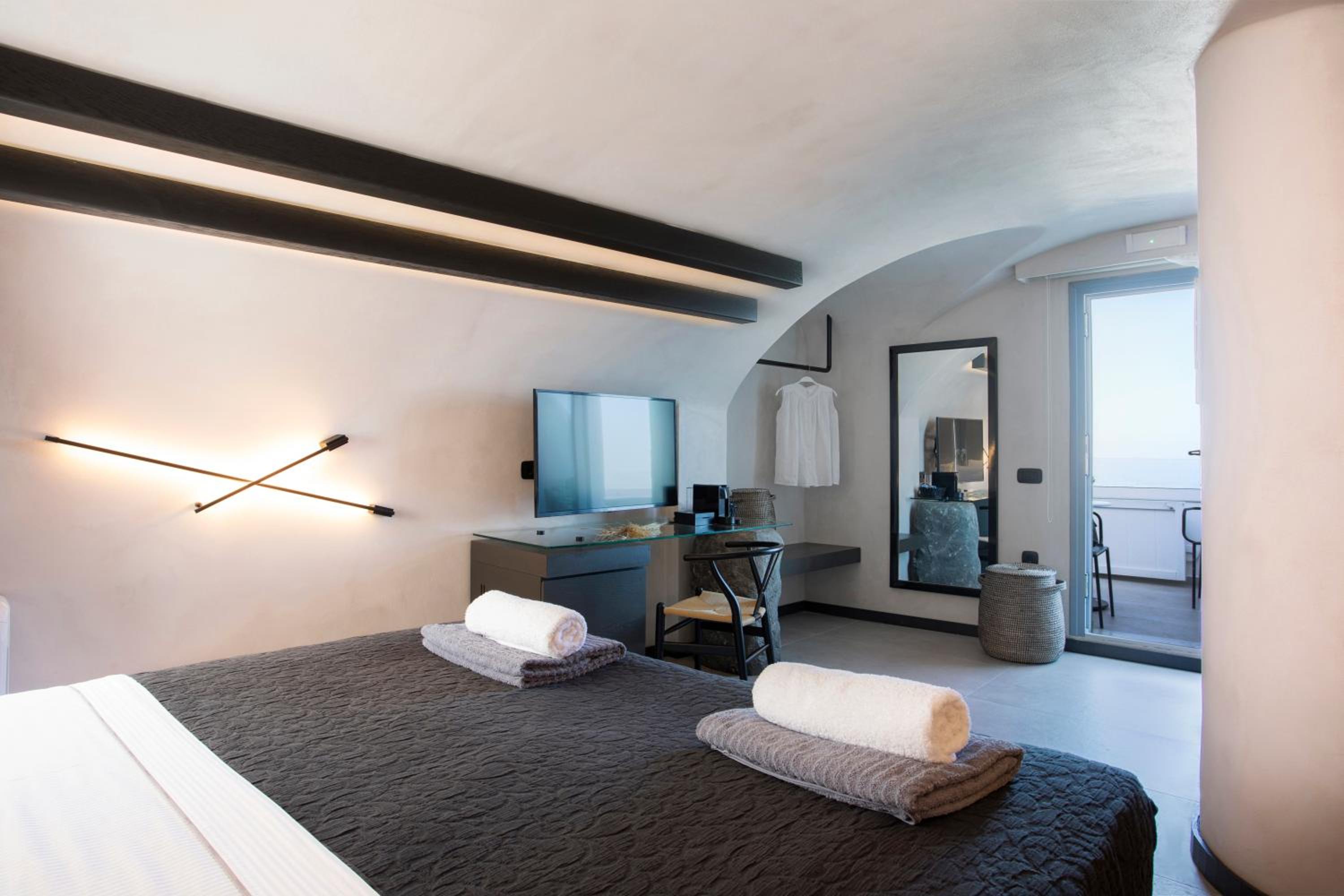 ArmonOia Suites