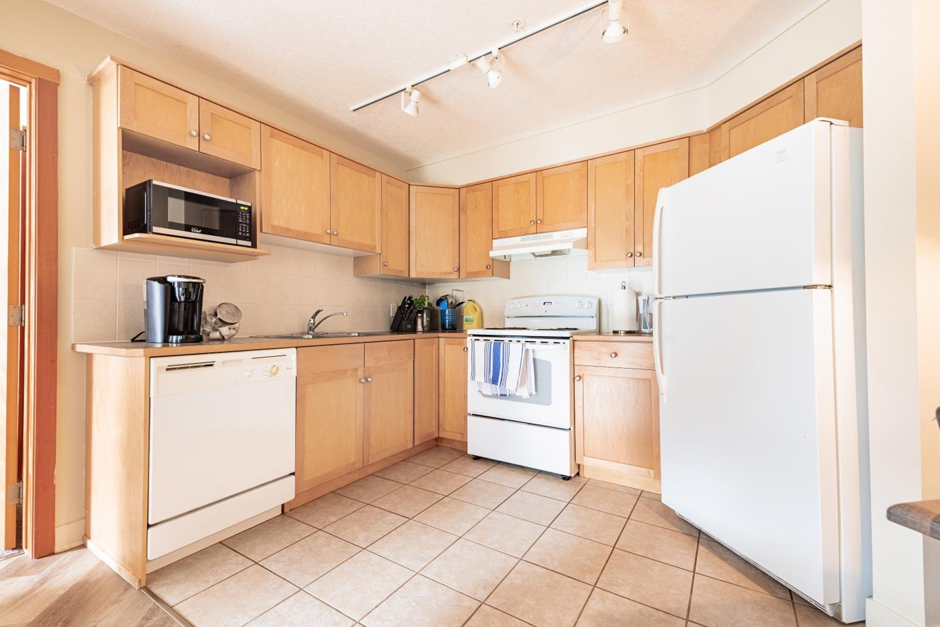 Canmore Mountain Views -3Beds-Ski Stay Deals