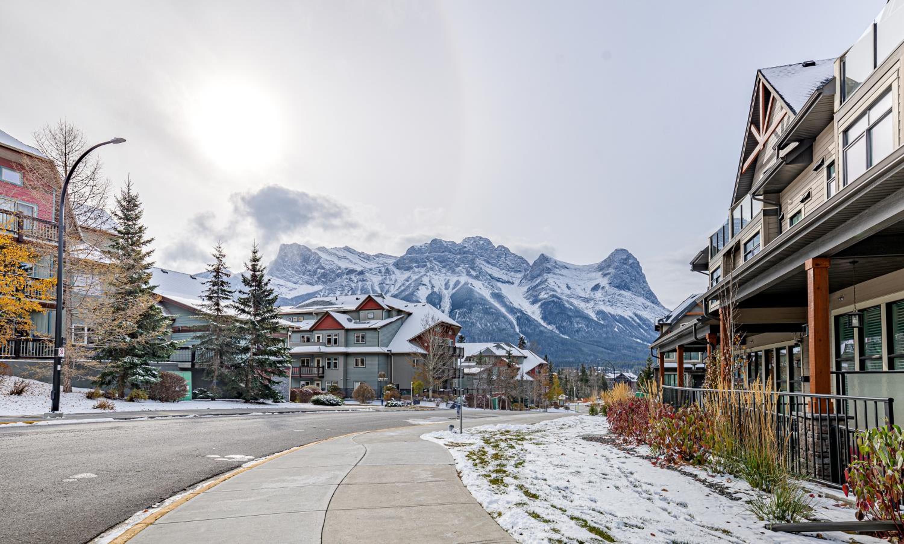 Canmore Mountain Views -3Beds-Ski Stay Deals