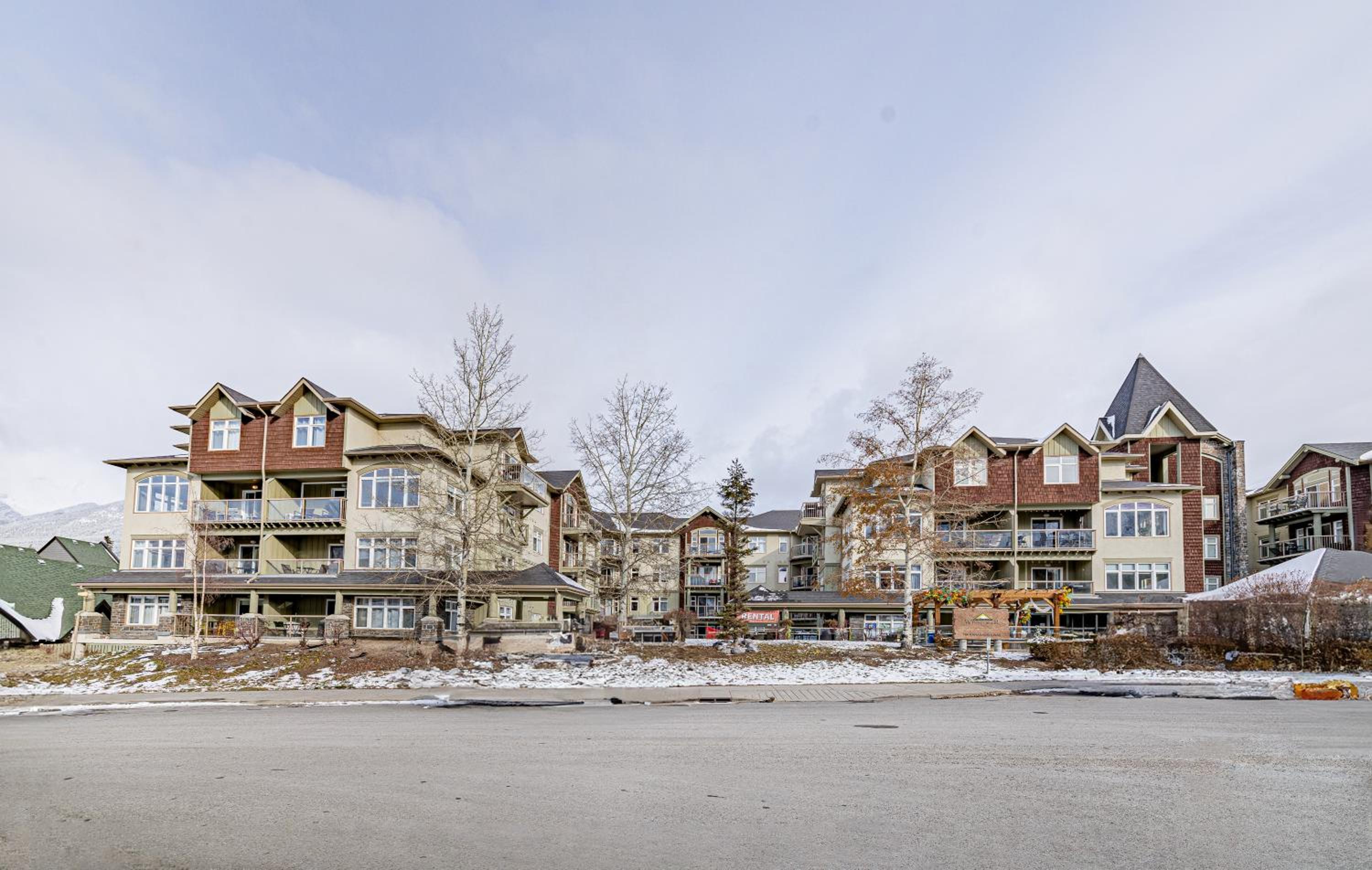 Canmore Mountain Views -3Beds-Ski Stay Deals