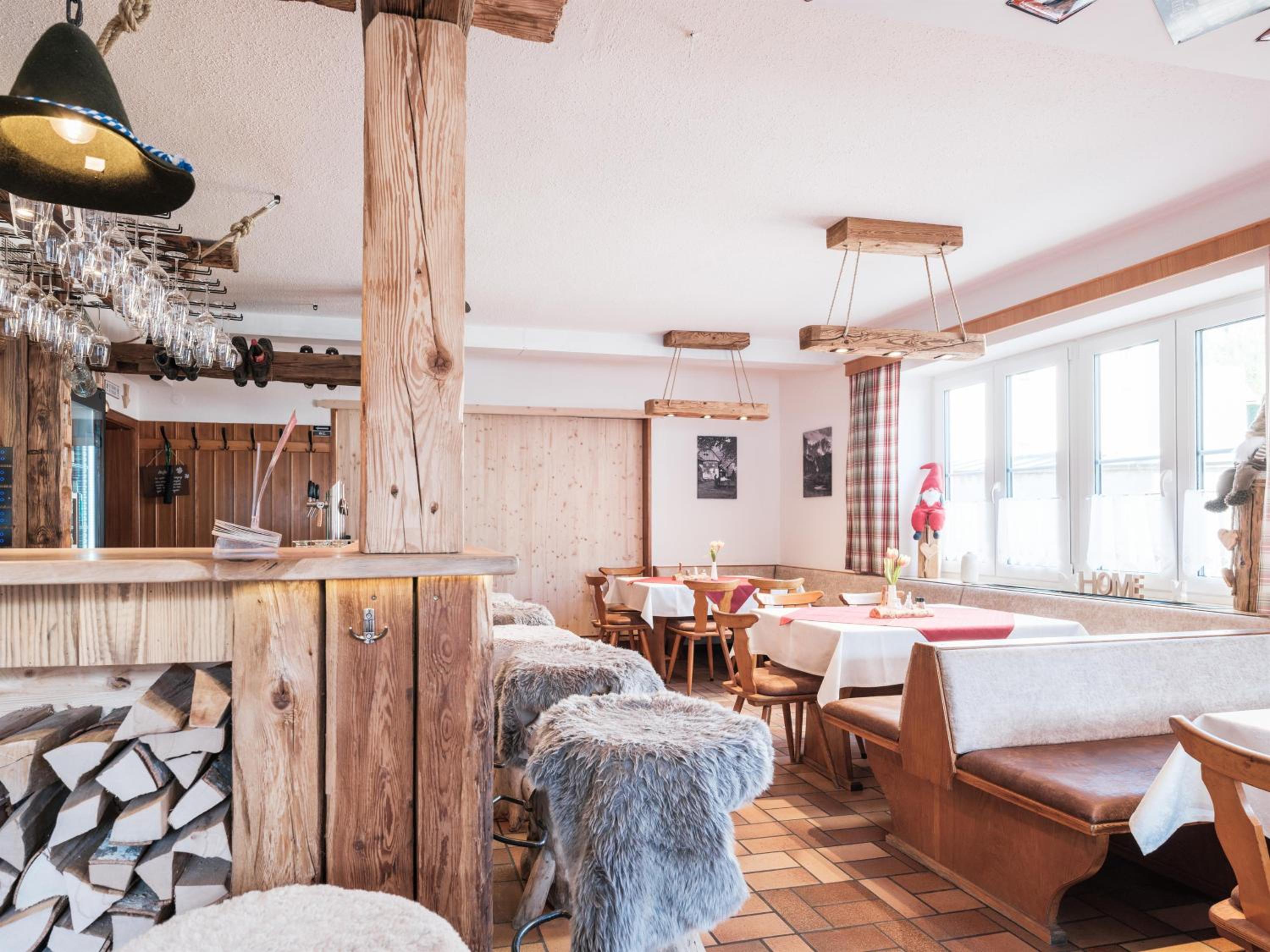 Xeis NeSt