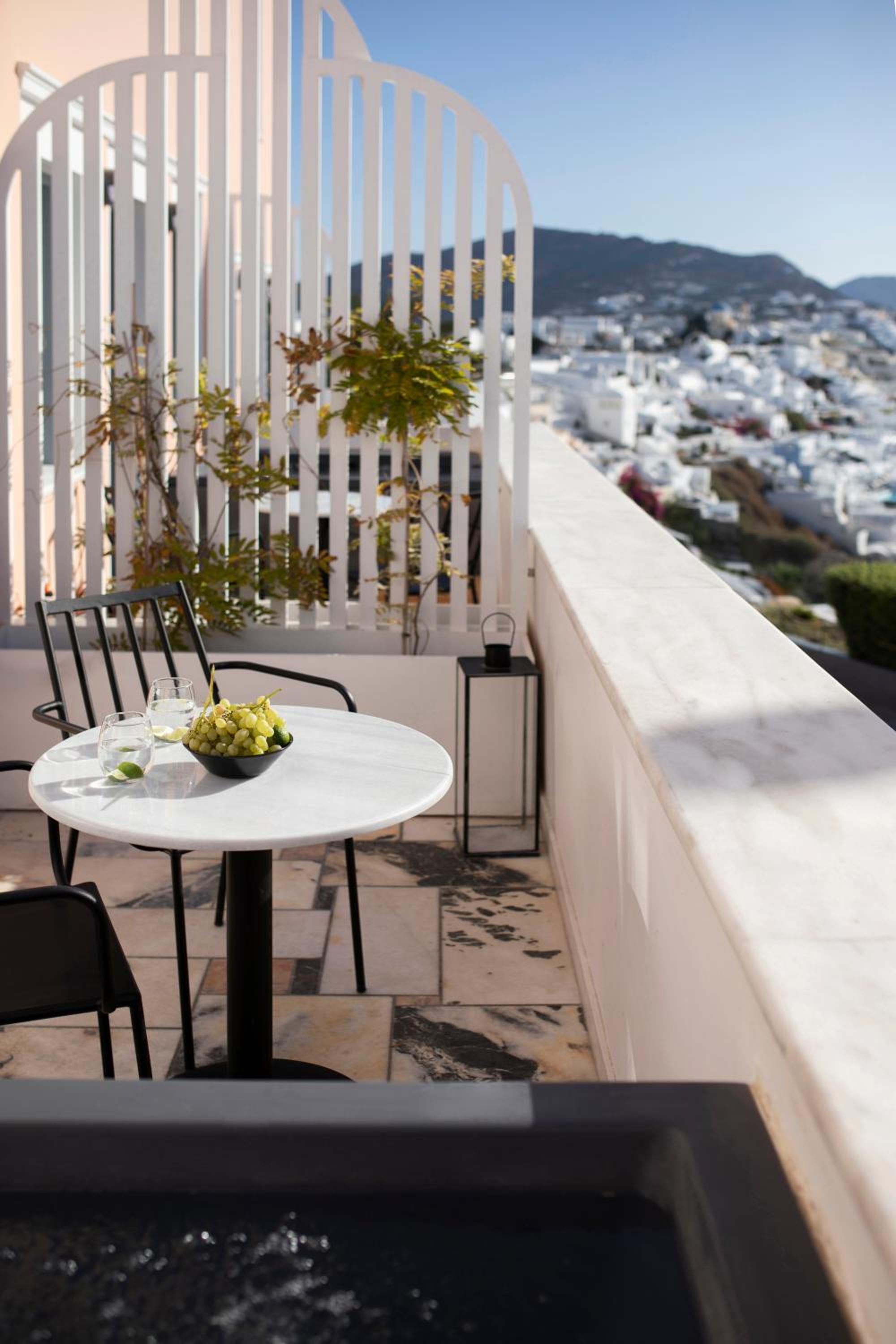 ArmonOia Suites