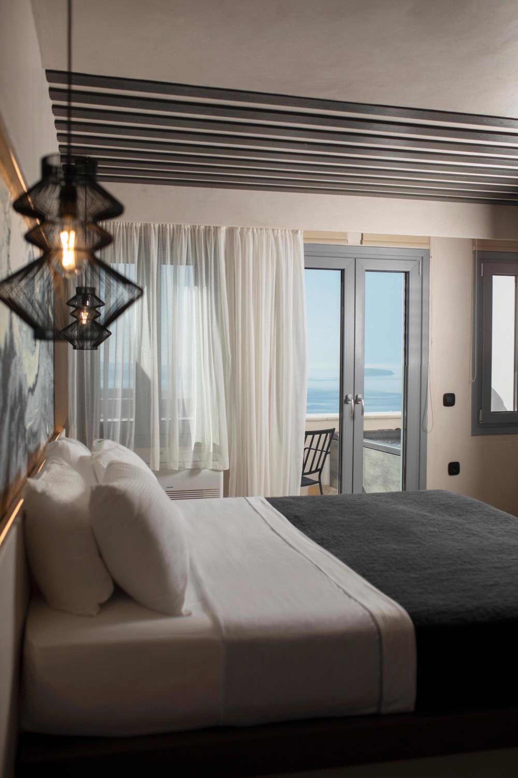 ArmonOia Suites