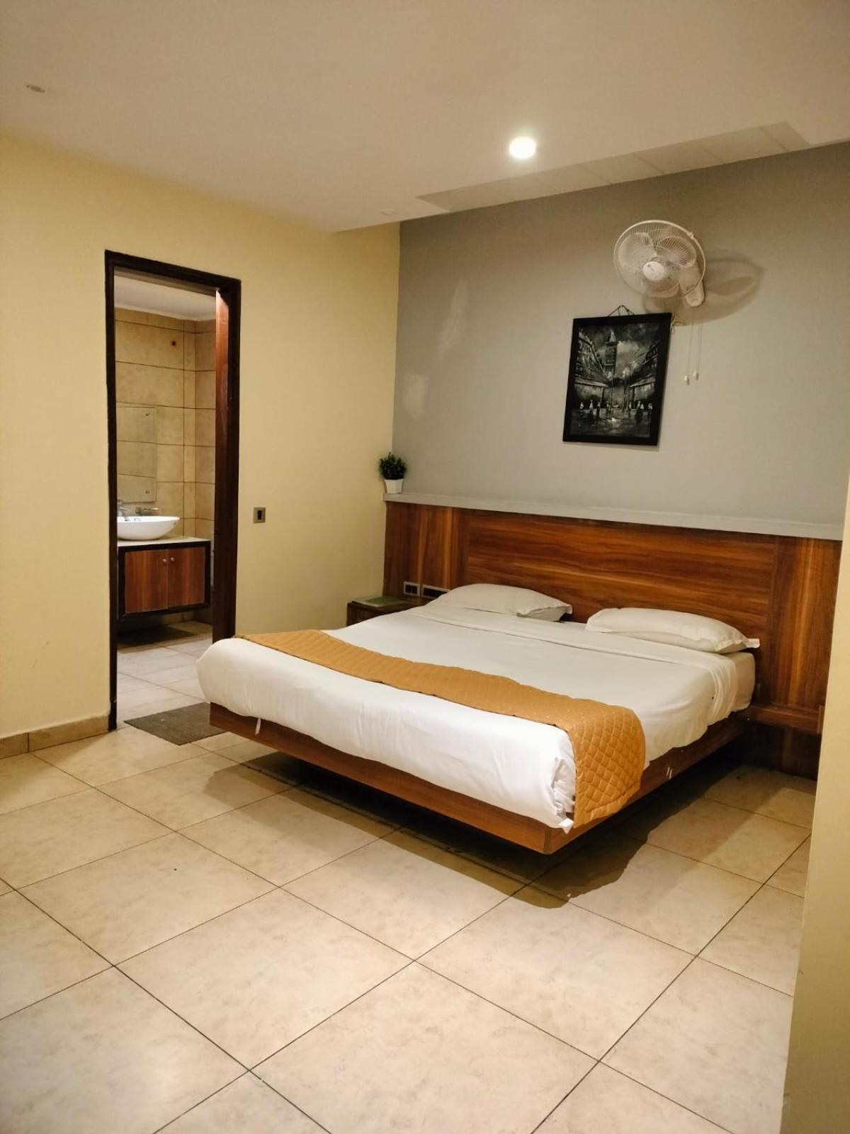 Hotel Royal Touch Near BLK Hospital & Walking from Metro Station view 5