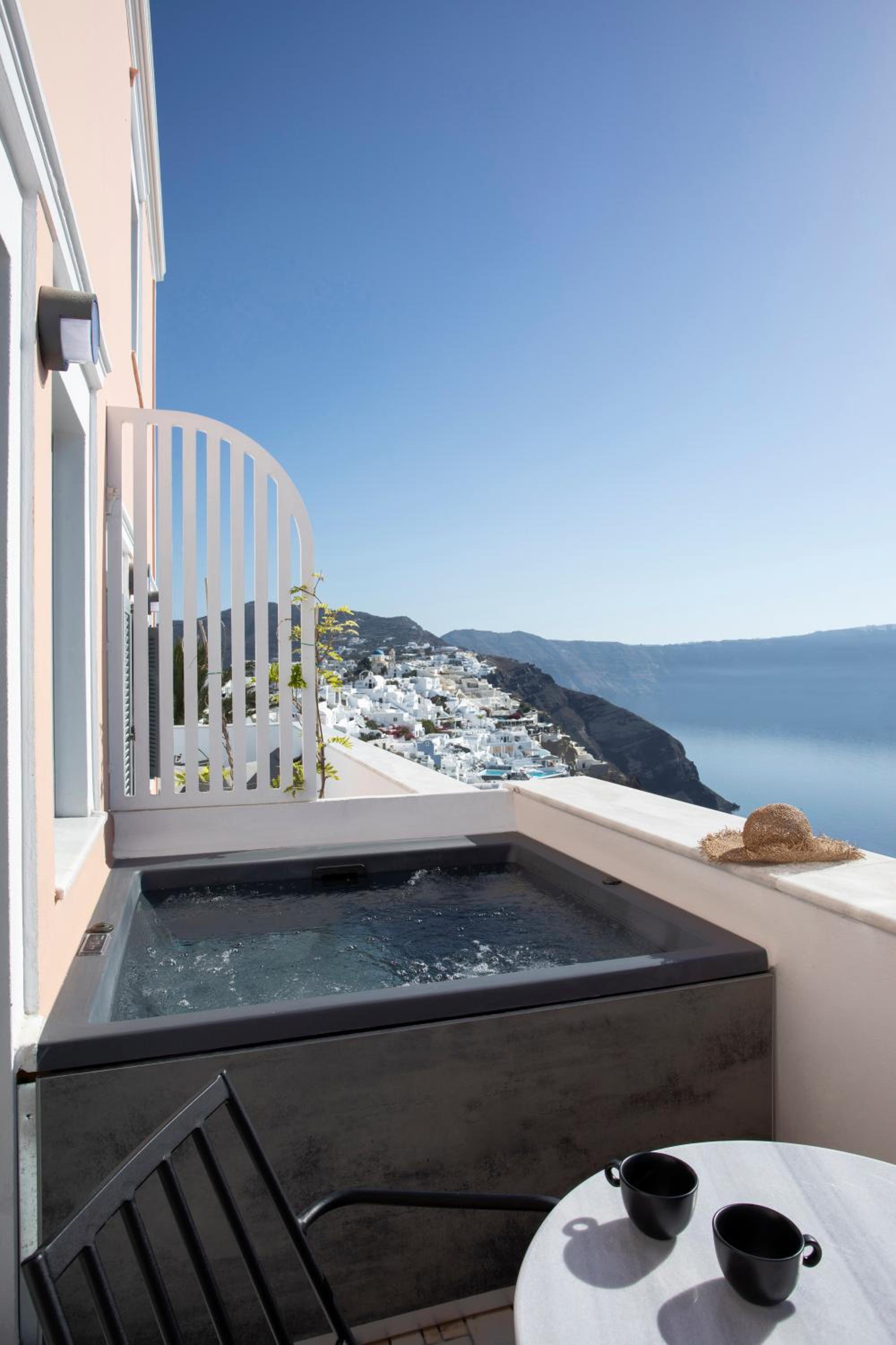 ArmonOia Suites