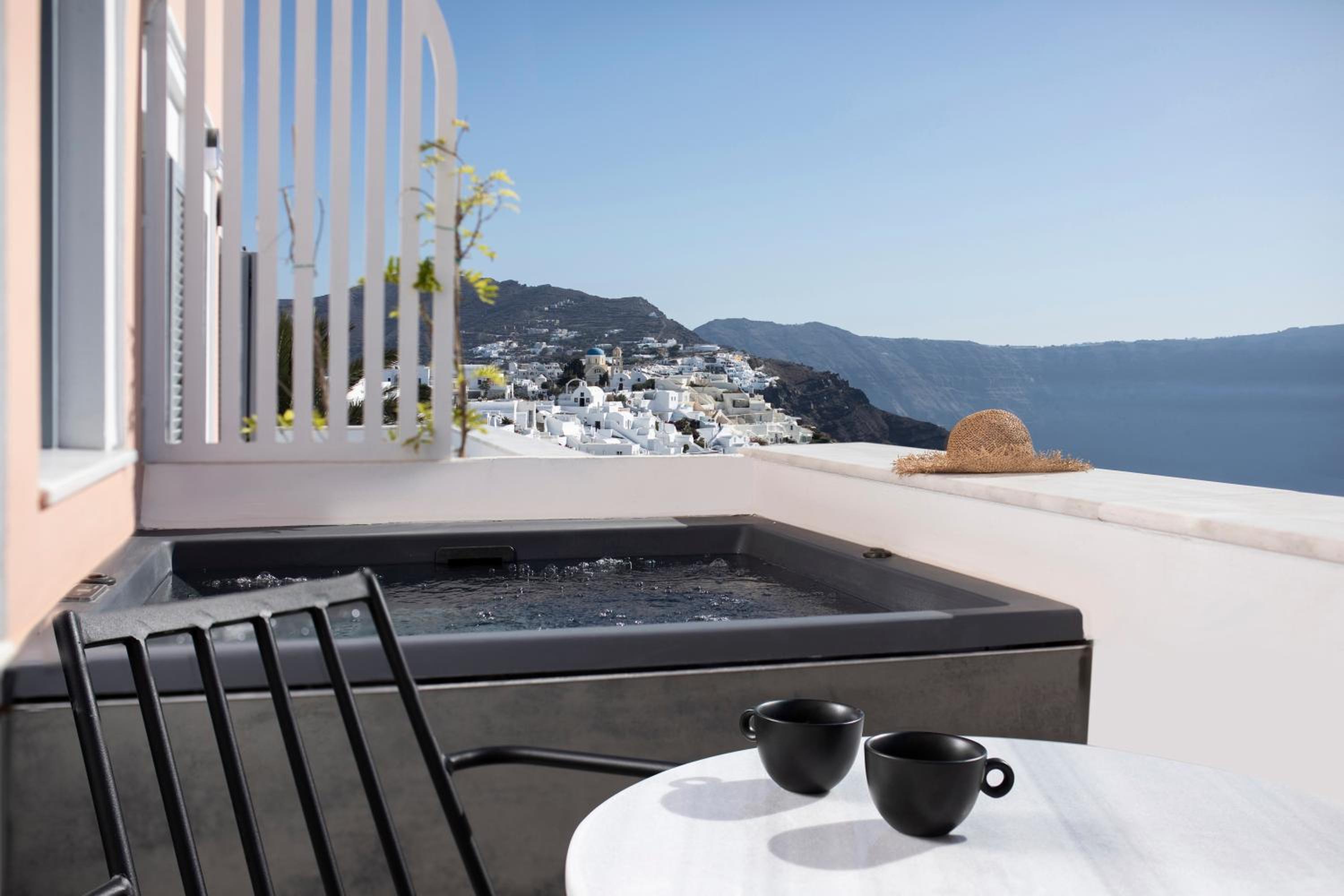 ArmonOia Suites