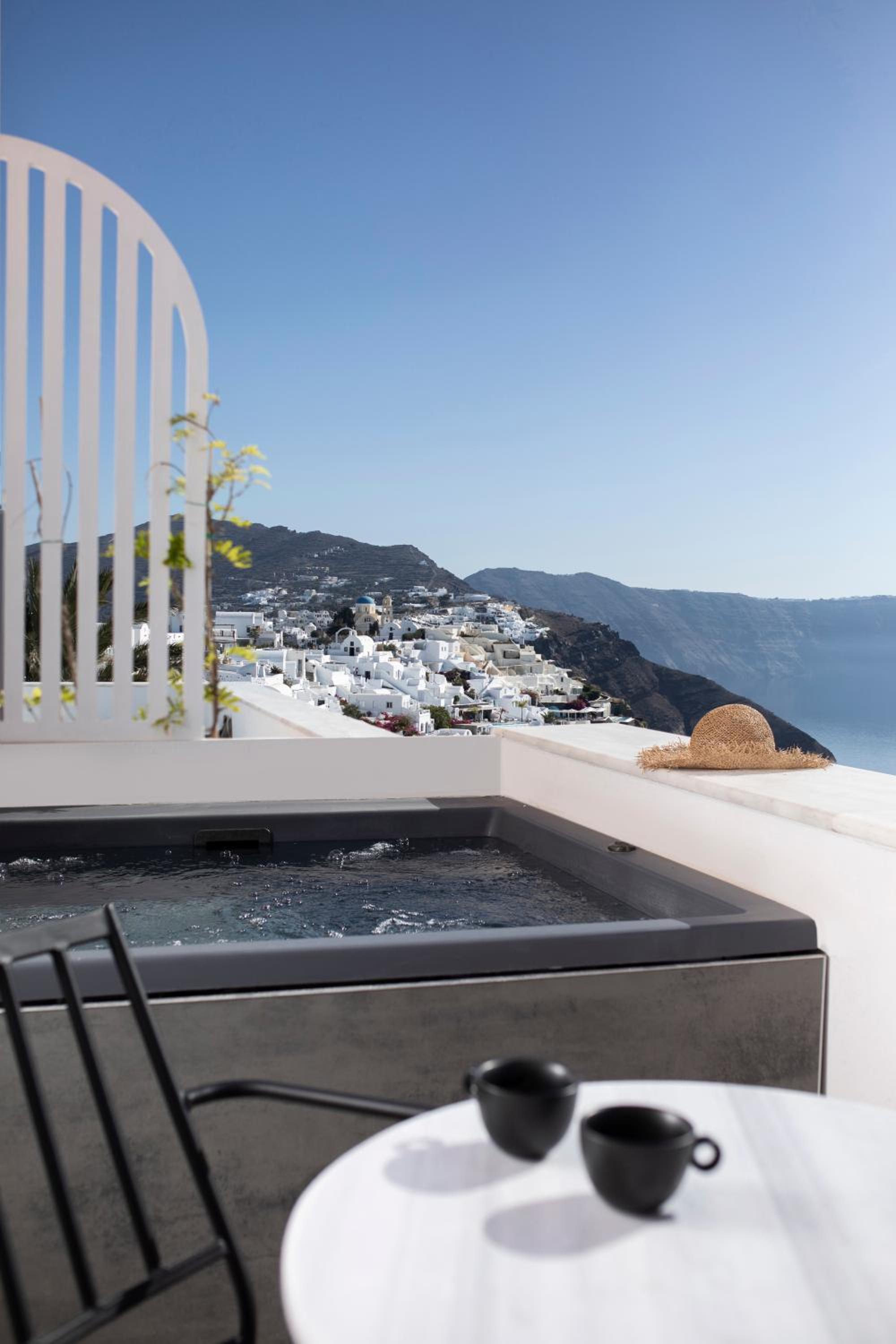 ArmonOia Suites