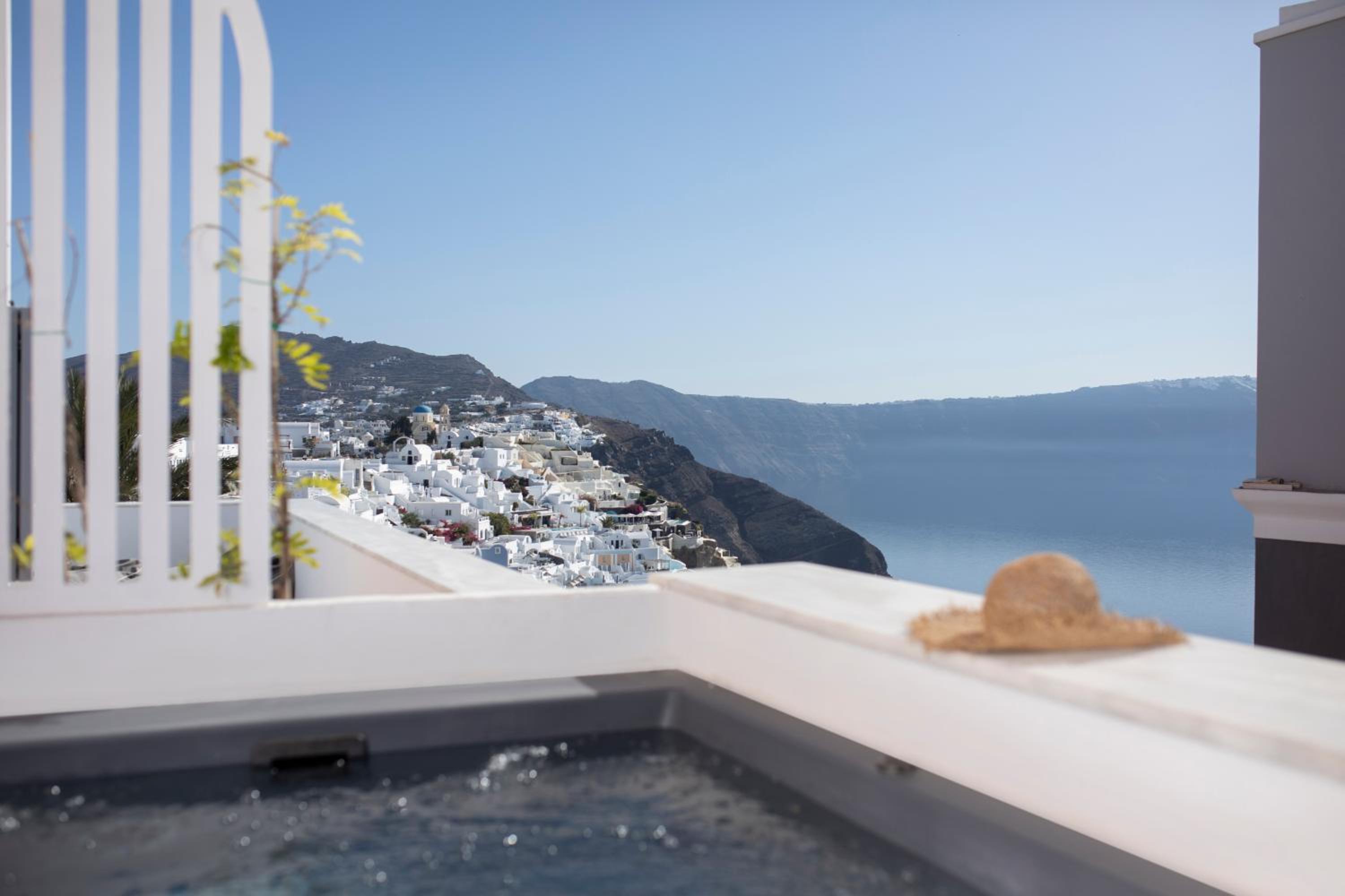 ArmonOia Suites