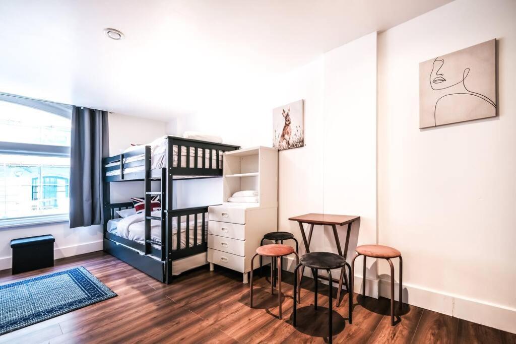 Spacious Apartment in Piccadilly Sleep 6 VRB