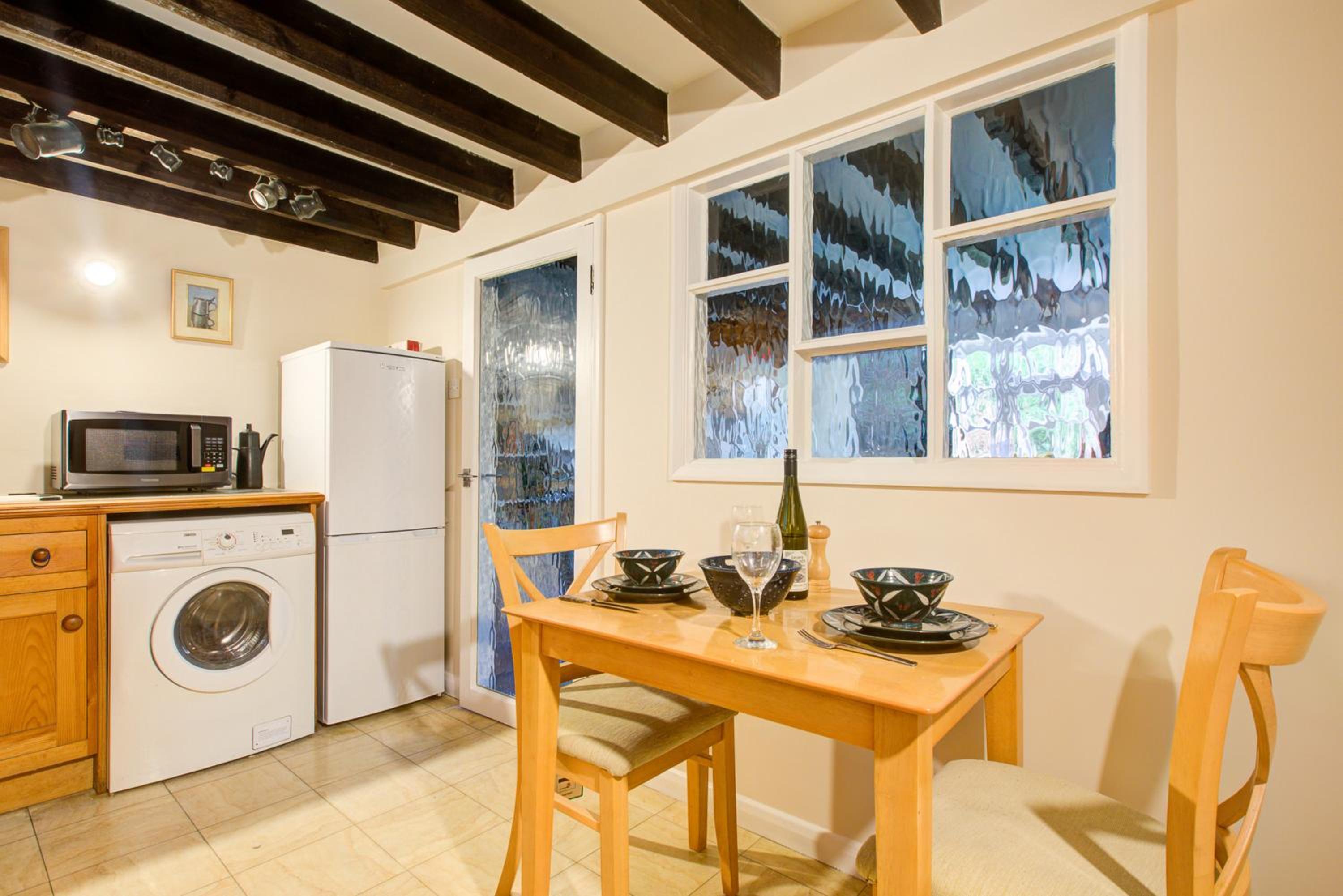 Charming Hilltop Cottage with Panoramic Views view 5