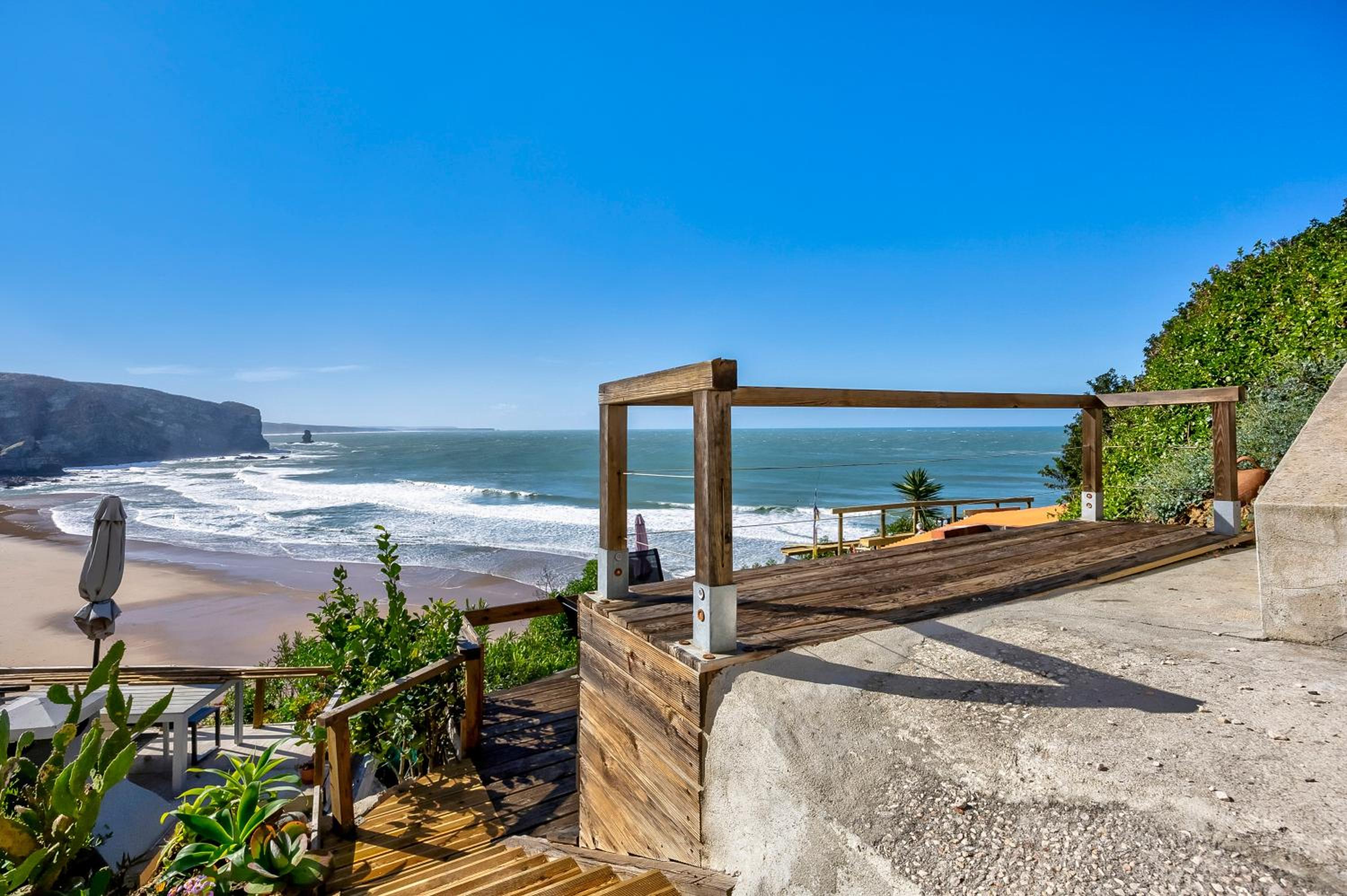 Abrigo do Pescador view 3